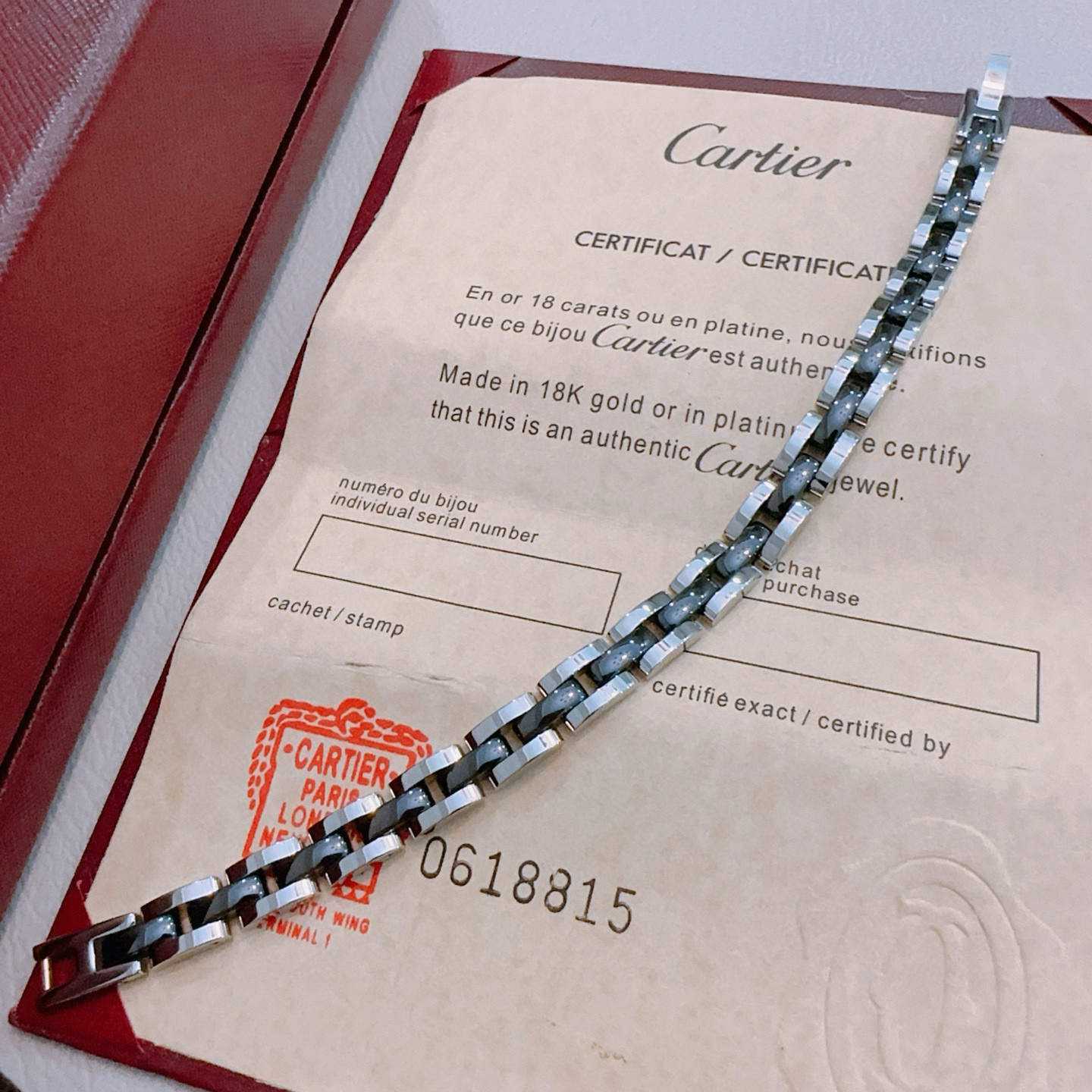 NO:641872,Cartier Bracelet V gold material series has perfect appearance, unparalleled details, the unique color is completely impeccable, and is decorated with a classic ring shape design, which is simple yet elegant and eye-catching. The pure handmade combination of V gold is more elegant and elegant. Same style for men and women. Cartier bracelet, jewelry boutique, cartier, bracelet19860909卡地亚手链V金材质系列 品相完美,细节无敌,那种独特的色泽完全无可挑剔,再缀以经典指环外形设计,简约之余却又优雅夺目,V金纯手工的组合更显气色,上手雅致动人.男女同款 卡地亚手链,饰品精品,cartier,bracelet,Jewelry