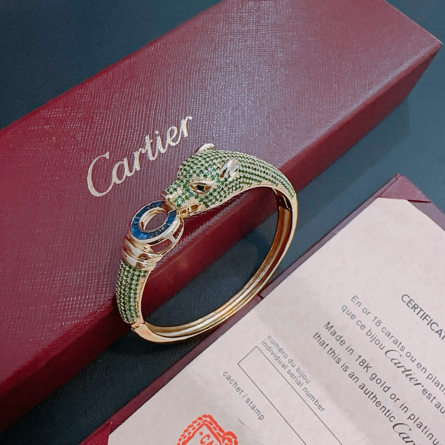 NO:642069,Cartier bracelet bracelet V gold material series, perfect appearance, unparalleled details, the unique color is completely impeccable, and decorated with a classic ring shape design, simple yet elegant and eye-catching, the V gold pure handmade combination is more elegant, elegant and moving. Same style for men and women Cartier bracelet, jewelry boutique, cartier, bracelet, bracelet19860909卡地亚手链手镯V金材质系列 品相完美,细节无敌,那种独特的色泽完全无可挑剔,再缀以经典指环外形设计,简约之余却又优雅夺目,V金纯手工的组合更显气色,上手雅致动人.男女同款 卡地亚手链,饰品精品,cartier,bracelet,bracelet,Jewelry