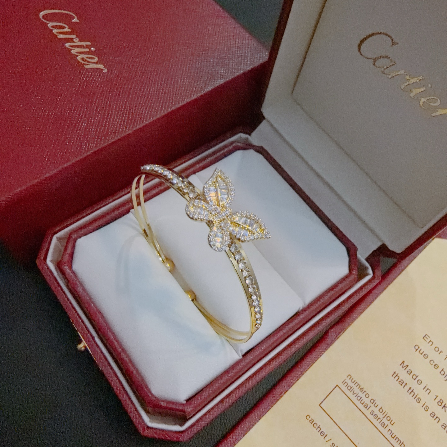 NO:642075,Cartier bracelet bracelet V gold material series, perfect appearance, unparalleled details, the unique color is completely impeccable, and decorated with a classic ring shape design, simple yet elegant and eye-catching, the V gold pure handmade combination is more elegant, elegant and moving. Same style for men and women Cartier bracelet, jewelry boutique, cartier, bracelet, bracelet19860909卡地亚手链手镯V金材质系列 品相完美,细节无敌,那种独特的色泽完全无可挑剔,再缀以经典指环外形设计,简约之余却又优雅夺目,V金纯手工的组合更显气色,上手雅致动人.男女同款 卡地亚手链,饰品精品,cartier,bracelet,bracelet,Jewelry