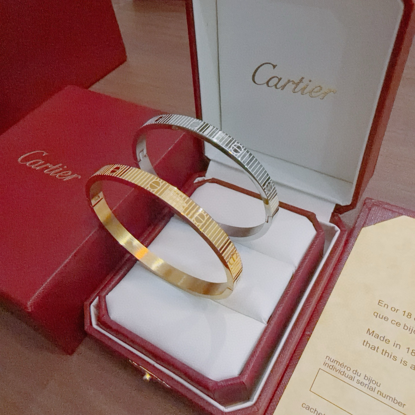 NO:642788,Cartier bracelet bracelet V gold material series, perfect appearance, unparalleled details, the unique color is completely impeccable, and decorated with a classic ring shape design, simple yet elegant and eye-catching, the V gold pure handmade combination is more elegant, elegant and moving. Same style for men and women Cartier bracelet, jewelry boutique, cartier, bracelet, bracelet19860909卡地亚手链手镯V金材质系列 品相完美,细节无敌,那种独特的色泽完全无可挑剔,再缀以经典指环外形设计,简约之余却又优雅夺目,V金纯手工的组合更显气色,上手雅致动人.男女同款 卡地亚手链,饰品精品,cartier,bracelet,bracelet,Jewelry