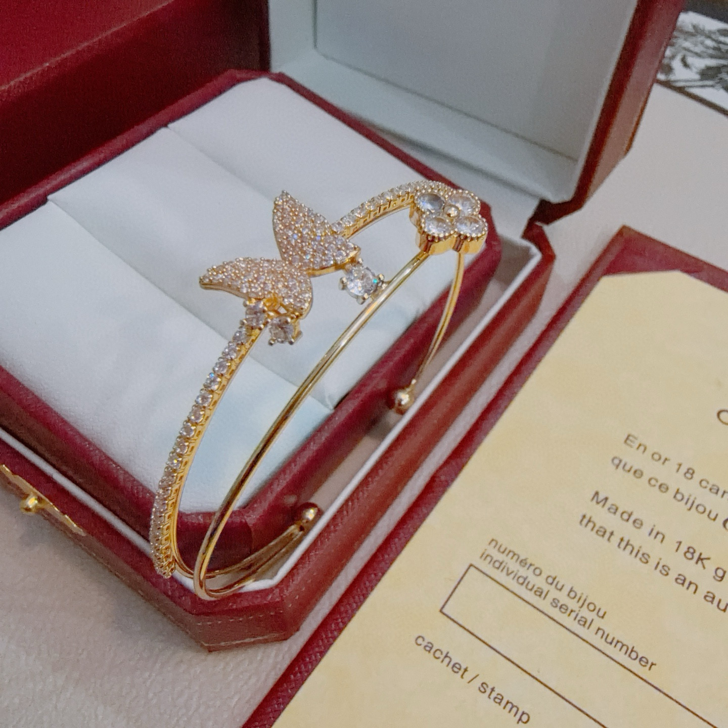 NO:643058,Cartier bracelet bracelet V gold material series, perfect appearance, unparalleled details, the unique color is completely impeccable, and decorated with a classic ring shape design, simple yet elegant and eye-catching, the V gold pure handmade combination is more elegant, elegant and moving. Same style for men and women Cartier bracelet, jewelry boutique, cartier, bracelet, bracelet19860909卡地亚手链手镯V金材质系列 品相完美,细节无敌,那种独特的色泽完全无可挑剔,再缀以经典指环外形设计,简约之余却又优雅夺目,V金纯手工的组合更显气色,上手雅致动人.男女同款 卡地亚手链,饰品精品,cartier,bracelet,bracelet,Jewelry