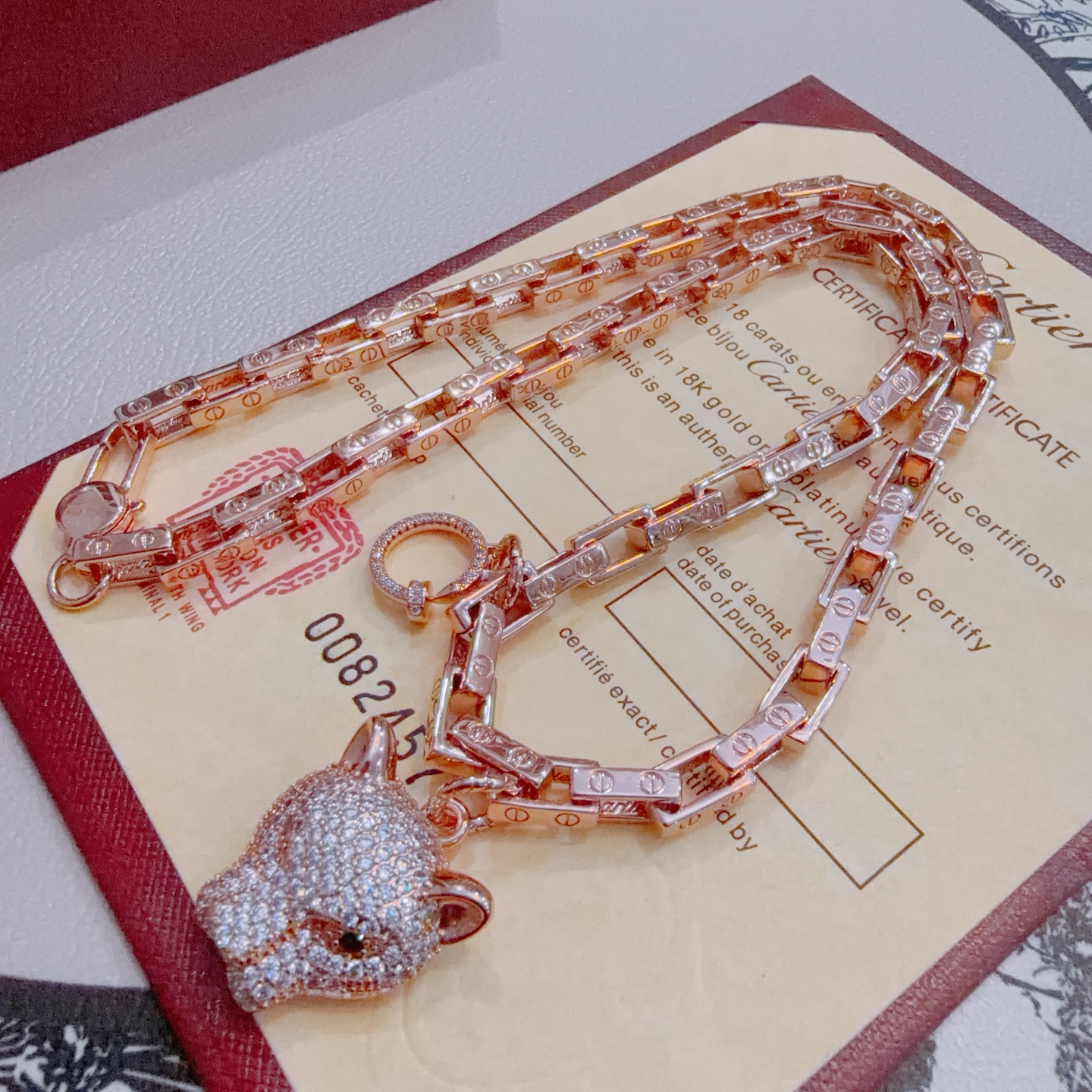 NO:678771,The new Cartier necklace V gold material series is in perfect appearance, with unparalleled details. The unique color is completely impeccable, and is decorated with a classic ring shape design. It is simple yet elegant and eye-catching. The pure handmade combination of V gold is more elegant and elegant. The same style for men and women, fine jewelry, cartier, necklace19860909新款卡地亚项链V金材质系列 品相完美,细节无敌,那种独特的色泽完全无可挑剔,再缀以经典指环外形设计,简约之余却又优雅夺目,V金纯手工的组合更显气色,上手雅致动人.男女同款,饰品精品,cartier,necklace,Jewelry