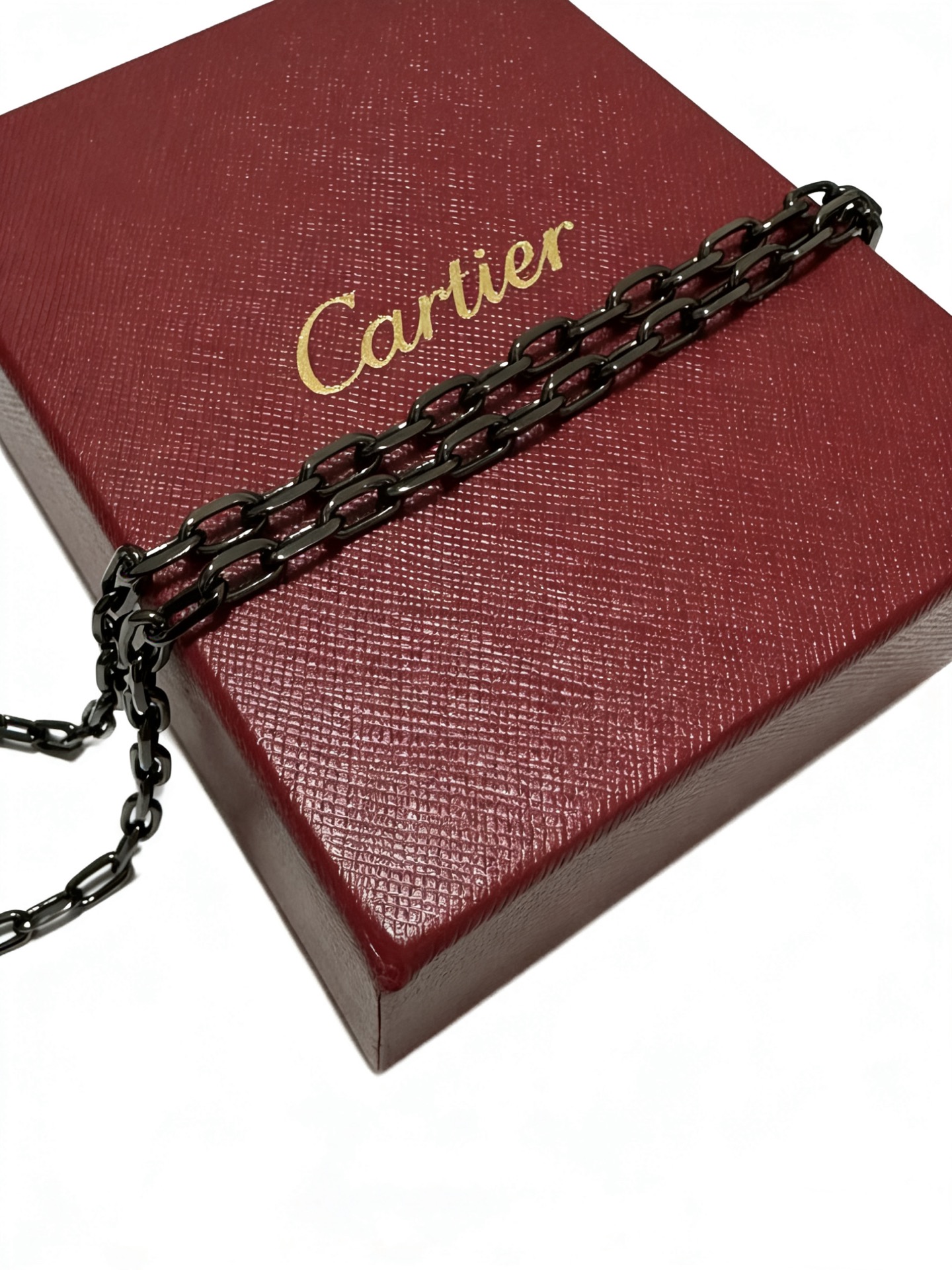 Cartier 卡地亚项链V金材质系列 品相完美 细节无敌 那种独特的色泽完全无可挑剔 再缀以 指环外形设计