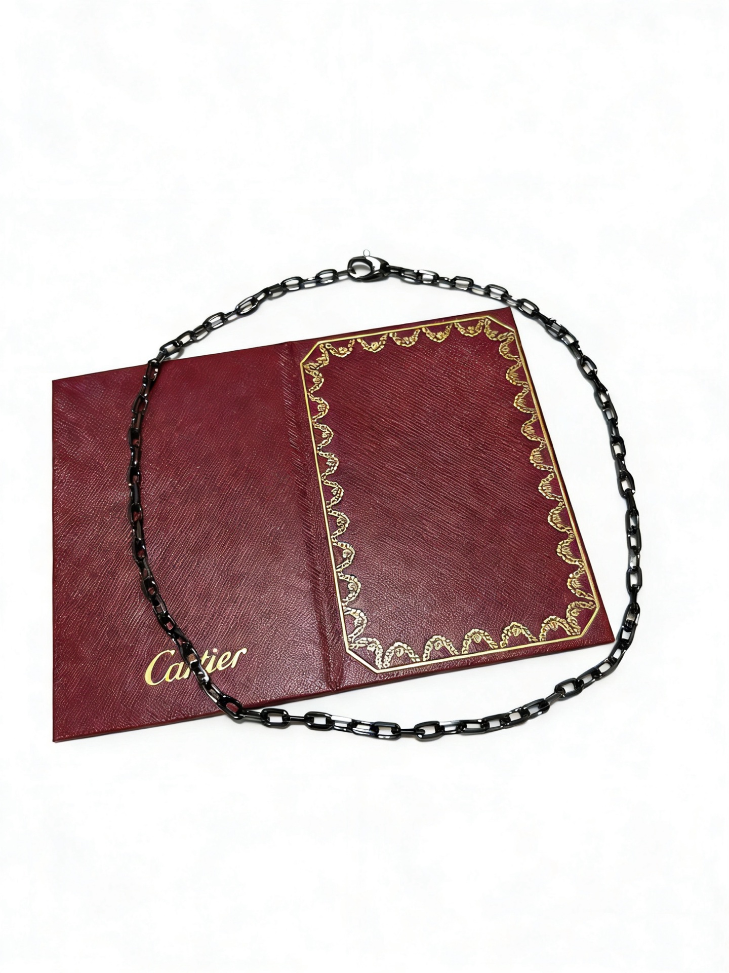 Cartier 卡地亚项链V金材质系列 品相完美 细节无敌 那种独特的色泽完全无可挑剔 再缀以 指环外形设计