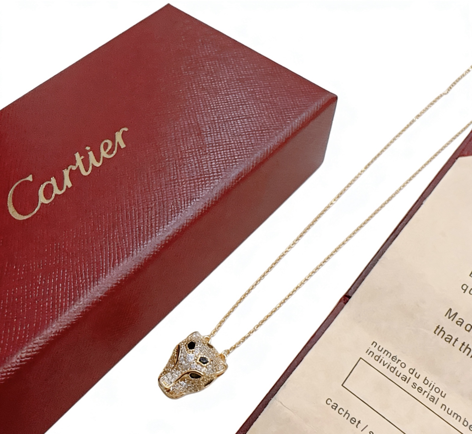 Cartier 卡地亚项链V金材质系列 品相完美 细节无敌 那种独特的色泽完全无可挑剔 再缀以 指环外形设计