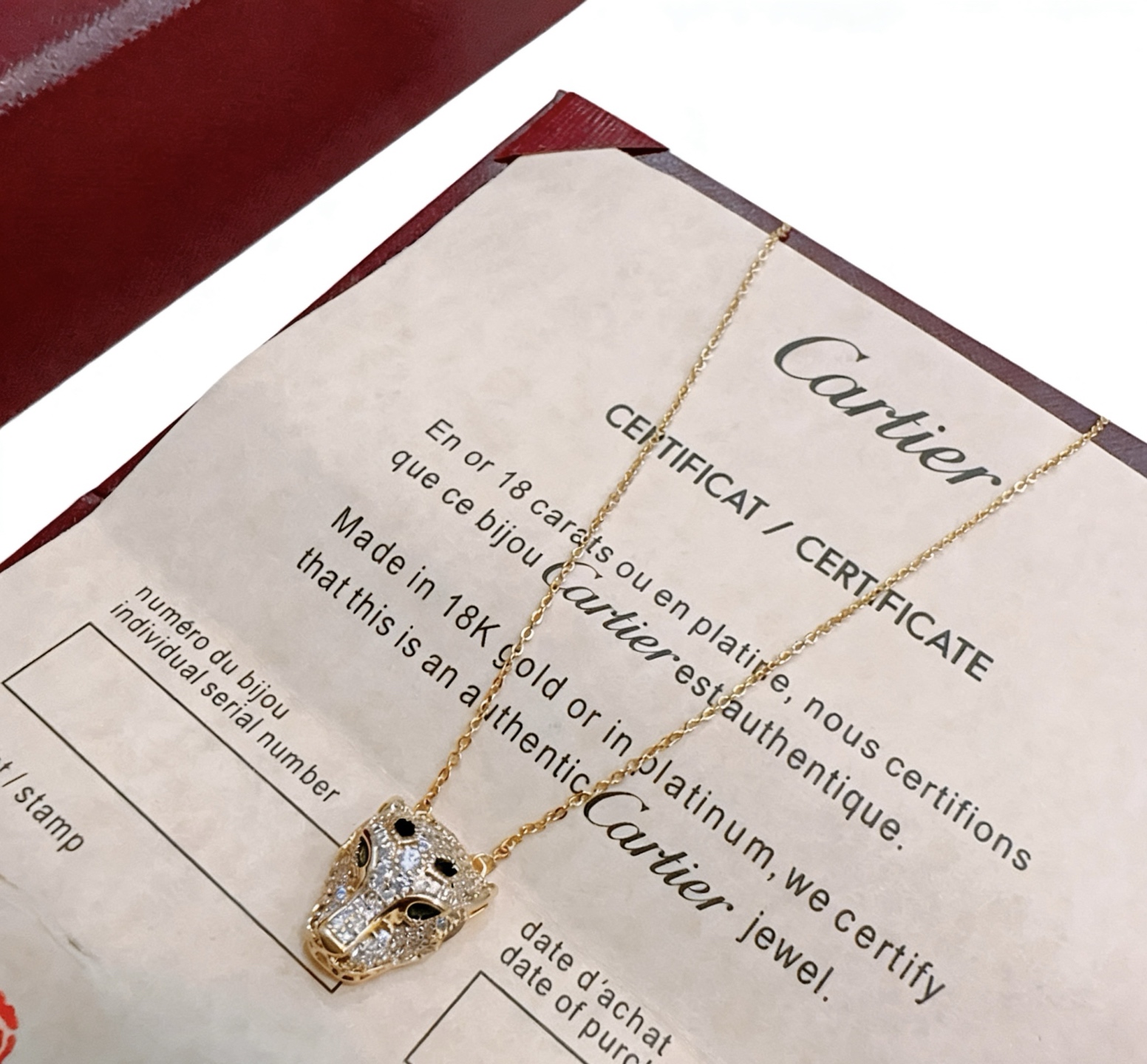Cartier 卡地亚项链V金材质系列 品相完美 细节无敌 那种独特的色泽完全无可挑剔 再缀以 指环外形设计