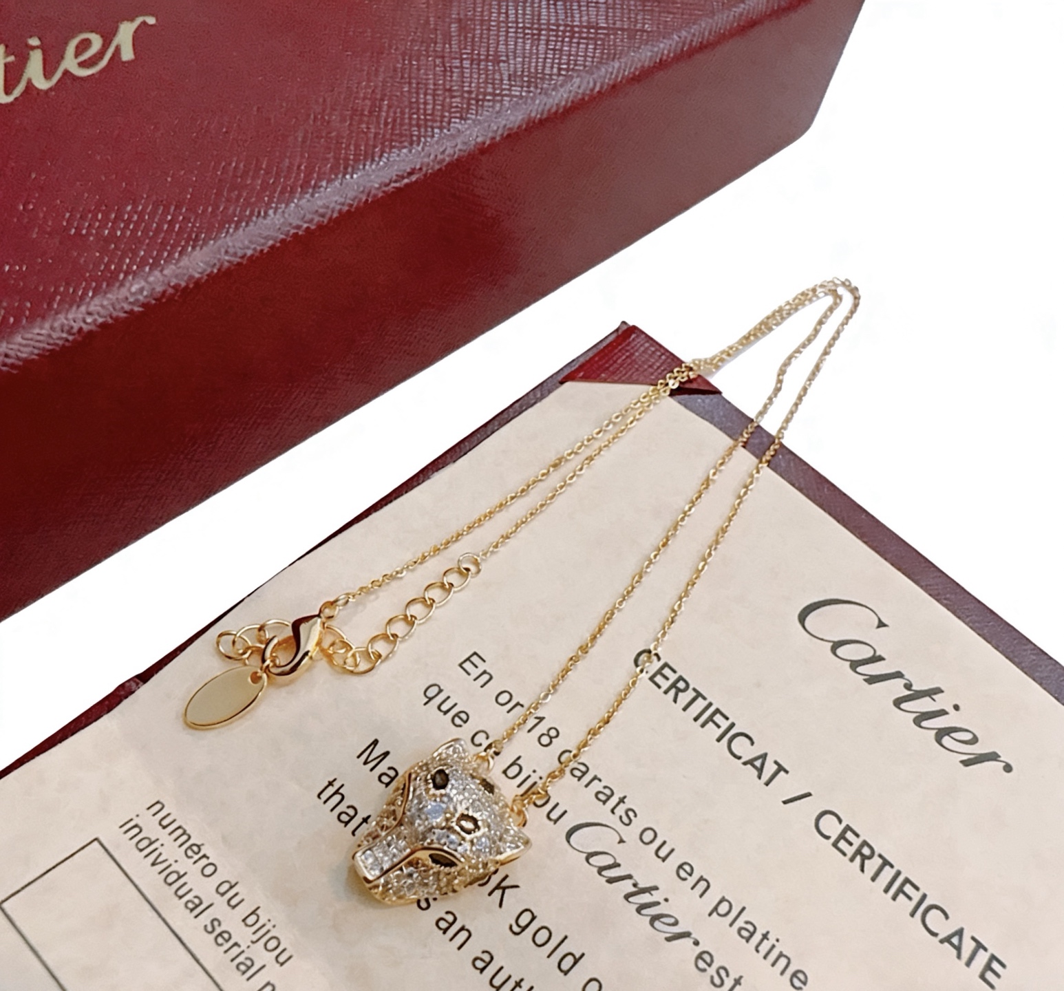 Cartier 卡地亚项链V金材质系列 品相完美 细节无敌 那种独特的色泽完全无可挑剔 再缀以 指环外形设计