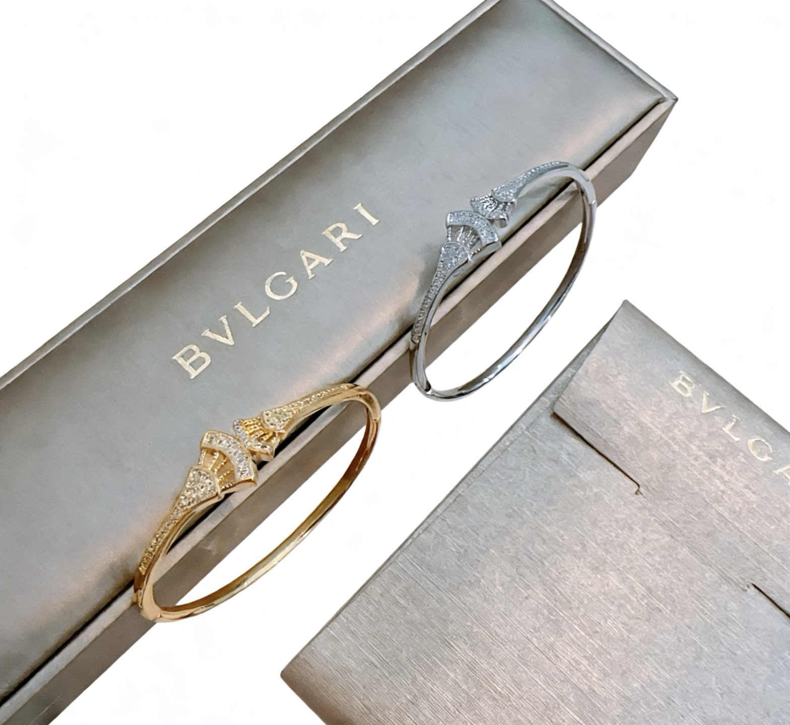 Bvlgari 宝格丽手链手镯V金材质 BVLGARI宝格丽 DIVAS‘ DREAM 系列 品相完美