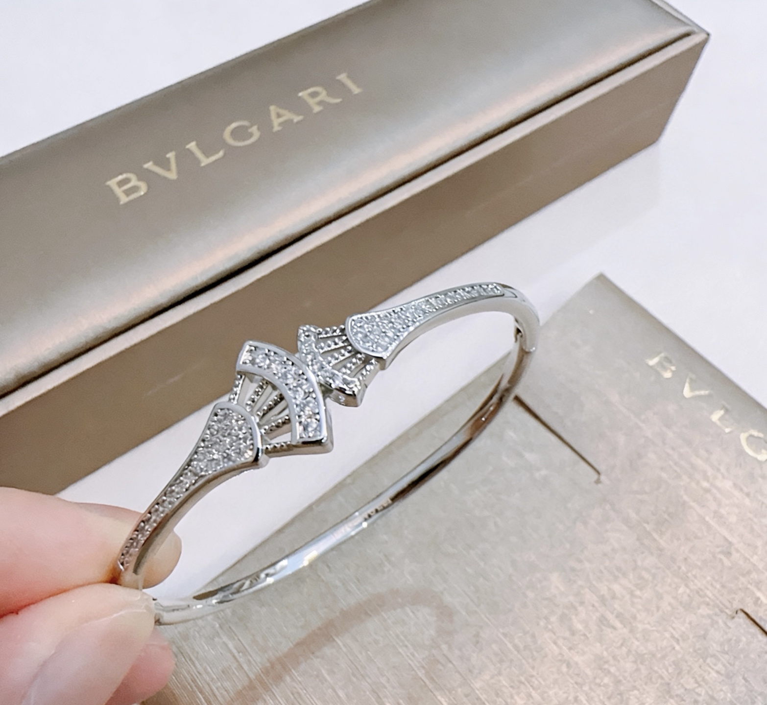 Bvlgari 宝格丽手链手镯V金材质 BVLGARI宝格丽 DIVAS‘ DREAM 系列 品相完美