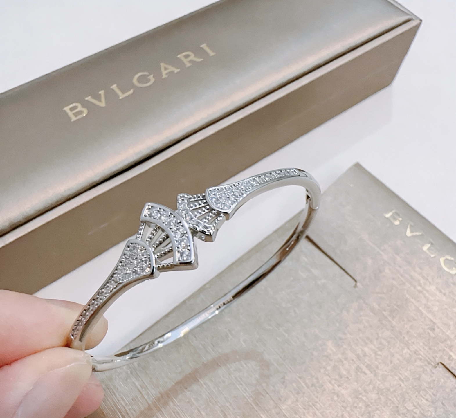 Bvlgari 宝格丽手链手镯V金材质 BVLGARI宝格丽 DIVAS‘ DREAM 系列 品相完美