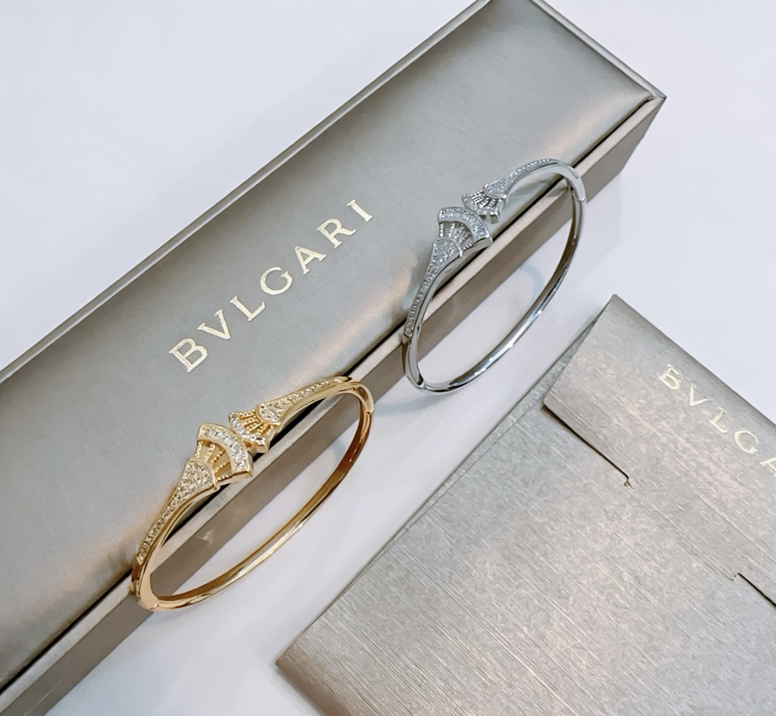 Bvlgari 宝格丽手链手镯V金材质 BVLGARI宝格丽 DIVAS‘ DREAM 系列 品相完美