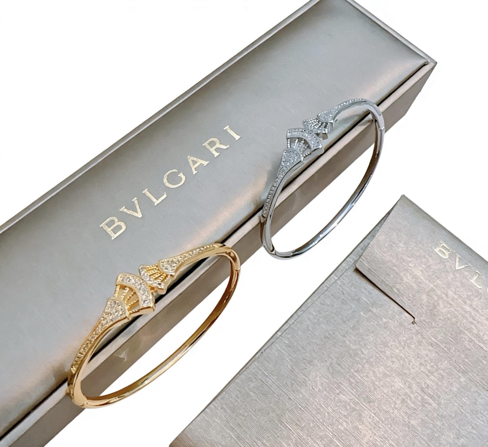 Bvlgari 宝格丽手链手镯V金材质 BVLGARI宝格丽 DIVAS‘ DREAM 系列 品相完美