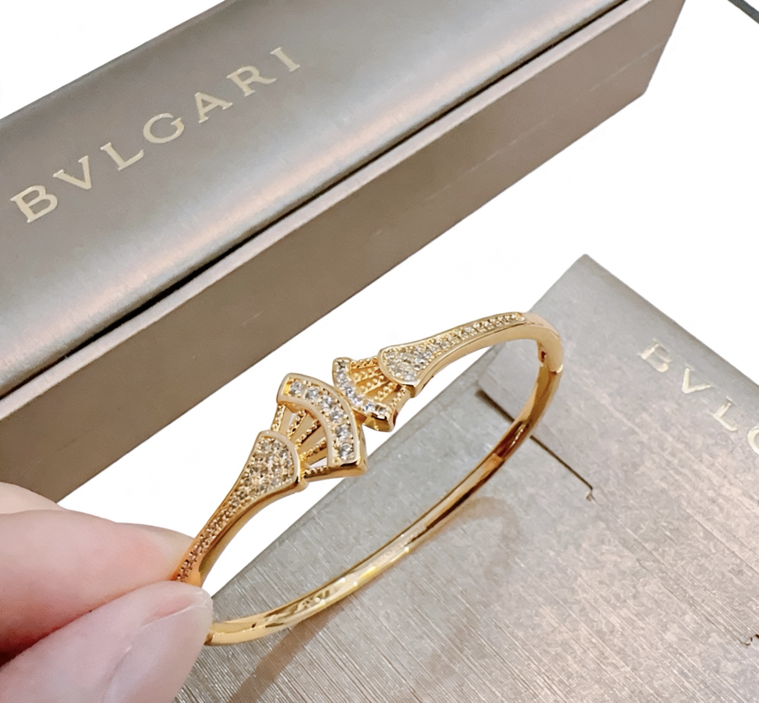 Bvlgari 宝格丽手链手镯V金材质 BVLGARI宝格丽 DIVAS‘ DREAM 系列 品相完美