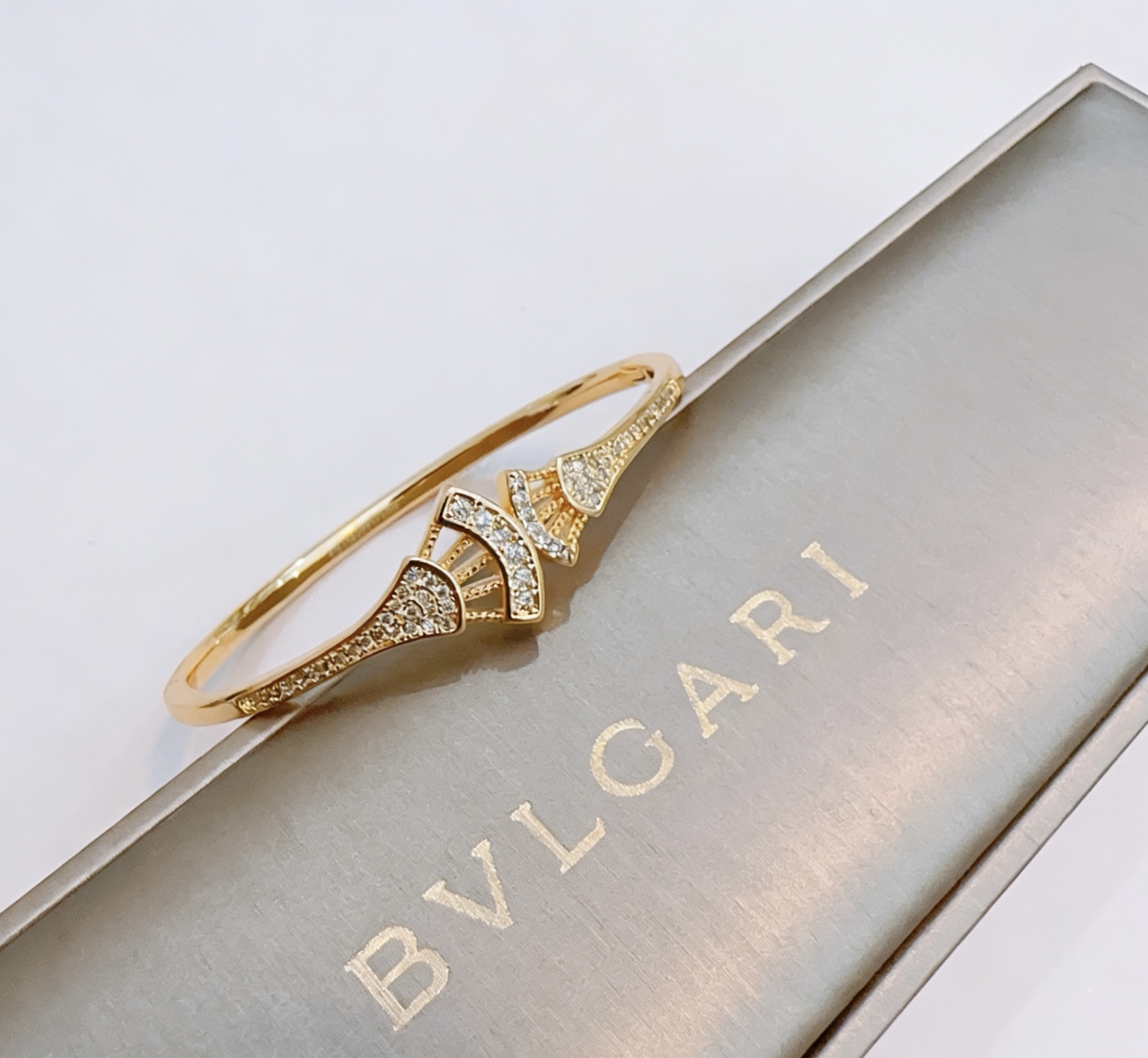 Bvlgari 宝格丽手链手镯V金材质 BVLGARI宝格丽 DIVAS‘ DREAM 系列 品相完美
