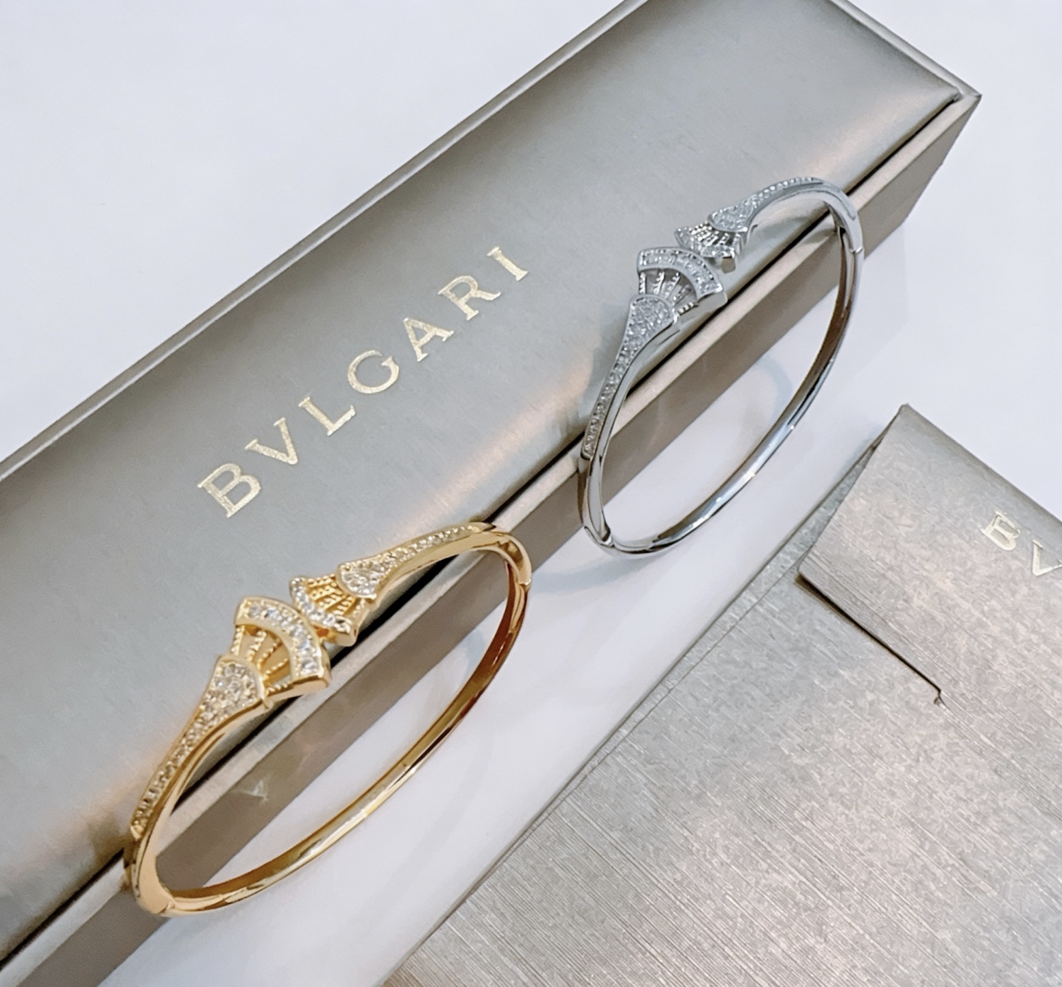 Bvlgari 宝格丽手链手镯V金材质 BVLGARI宝格丽 DIVAS‘ DREAM 系列 品相完美