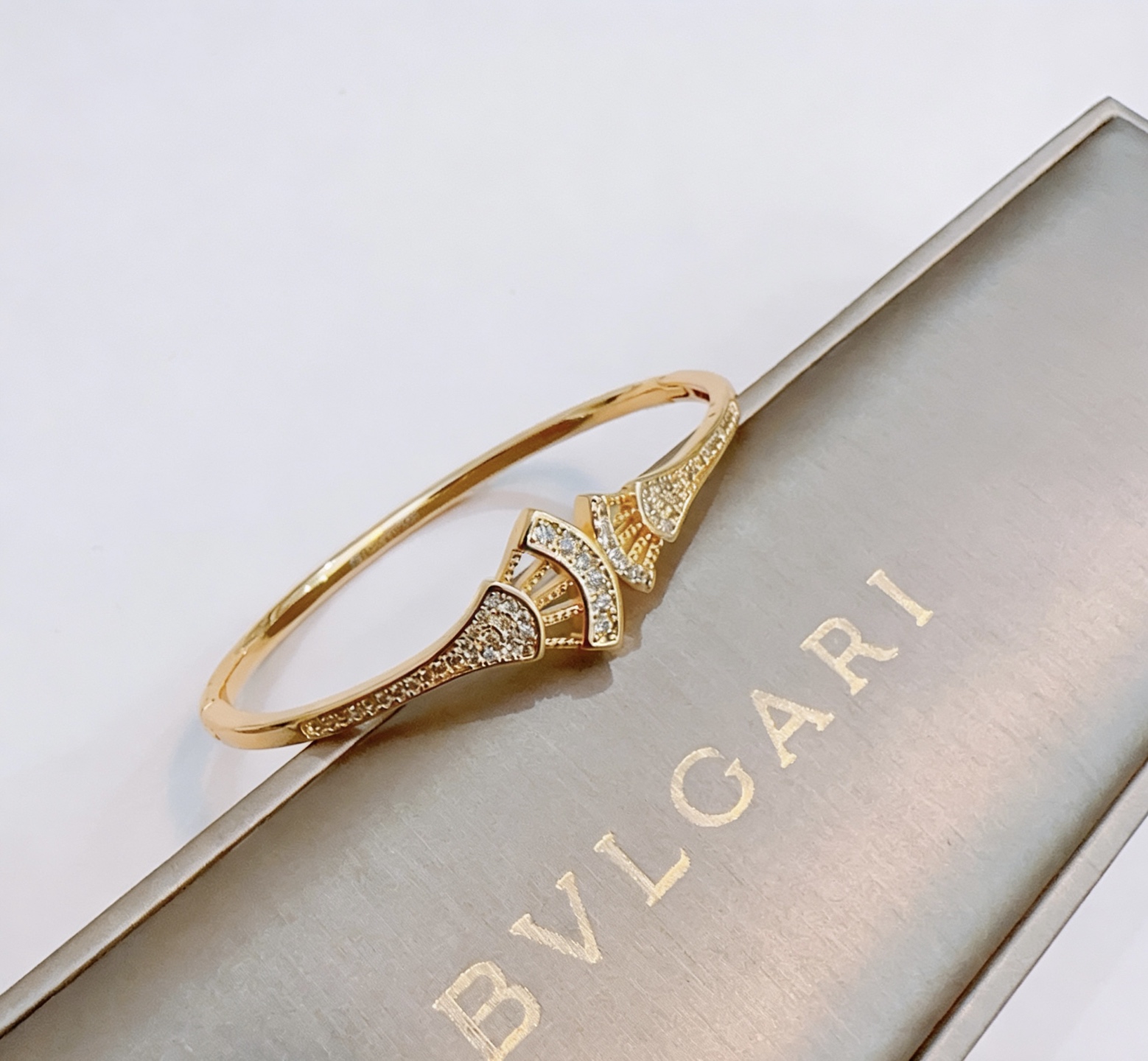 Bvlgari 宝格丽手链手镯V金材质 BVLGARI宝格丽 DIVAS‘ DREAM 系列 品相完美