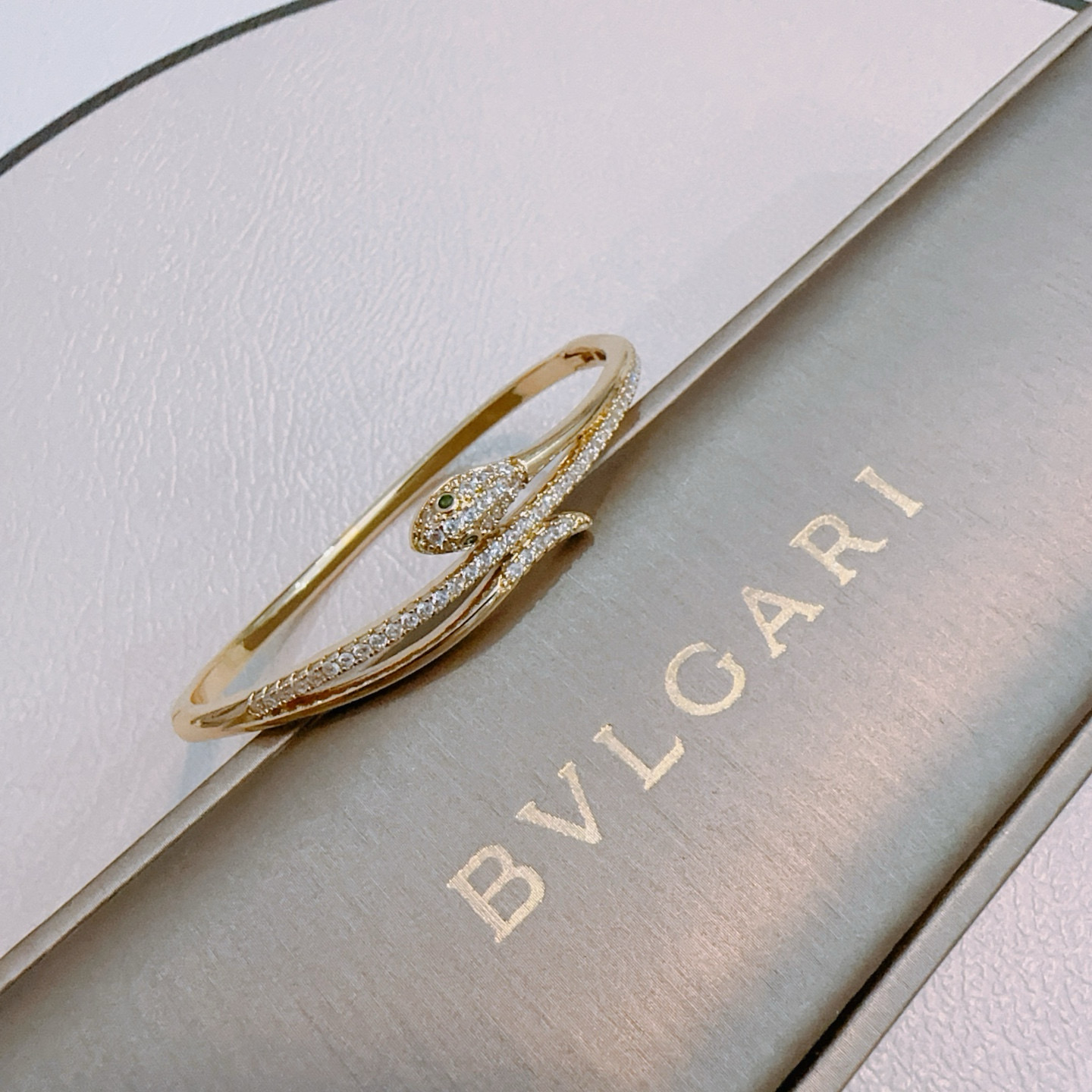 Bvlgari 宝格丽手链手镯V金材质 BVLGARI宝格丽 DIVAS‘ DREAM 系列 品相完美