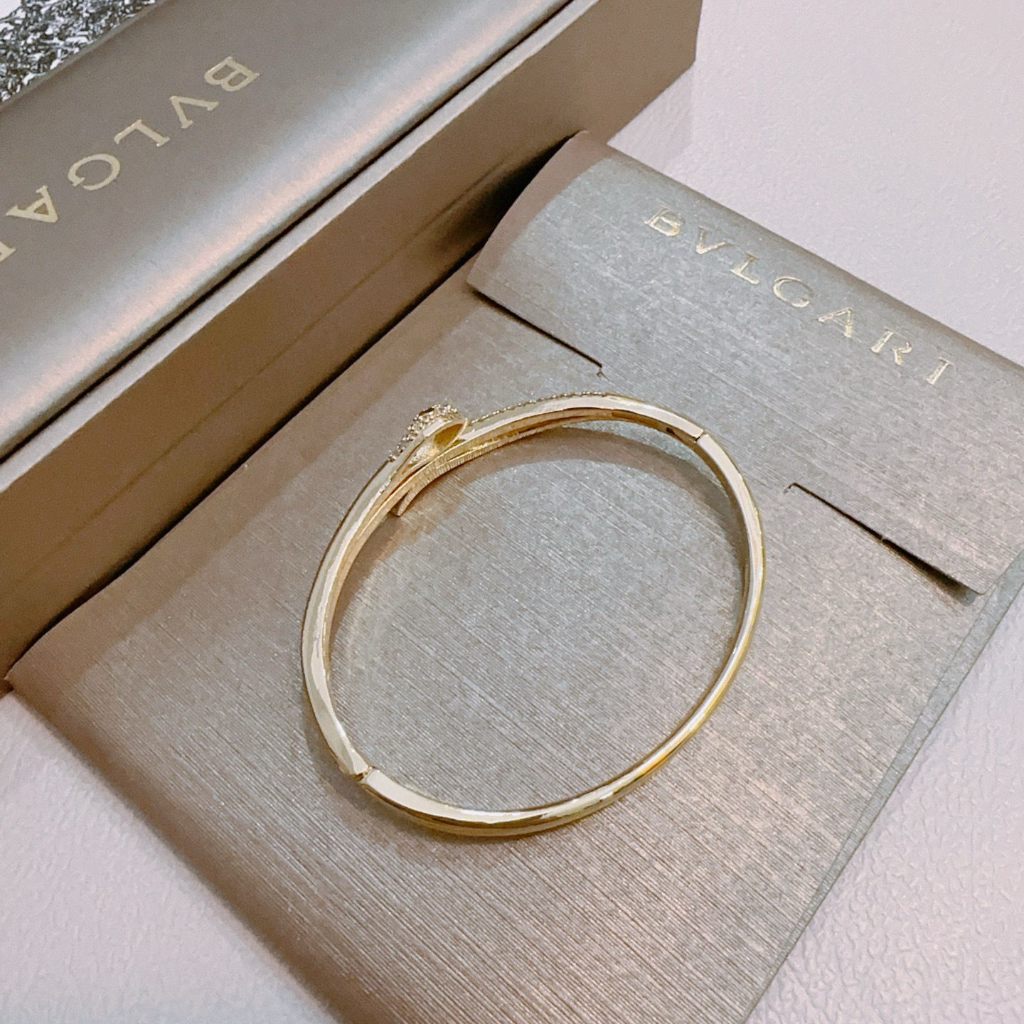 Bvlgari 宝格丽手链手镯V金材质 BVLGARI宝格丽 DIVAS‘ DREAM 系列 品相完美