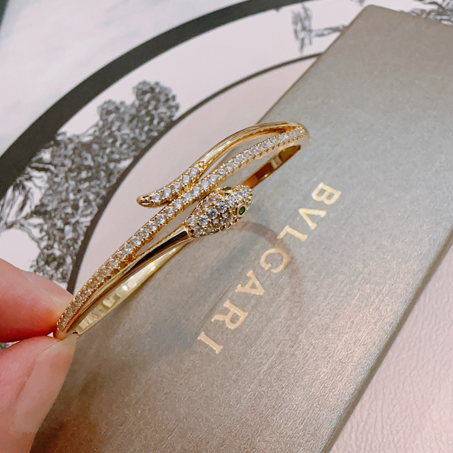 Bvlgari 宝格丽手链手镯V金材质 BVLGARI宝格丽 DIVAS‘ DREAM 系列 品相完美