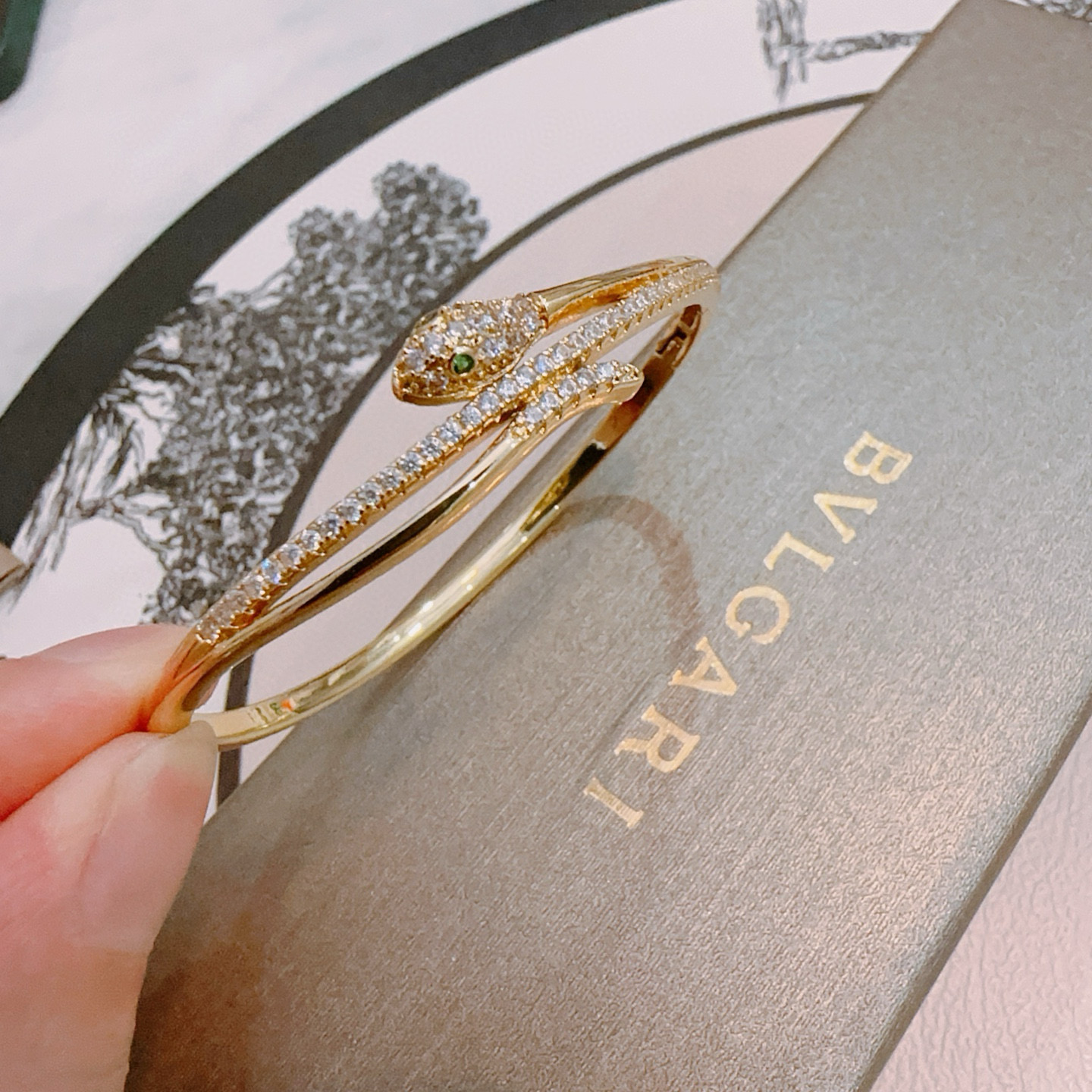 Bvlgari 宝格丽手链手镯V金材质 BVLGARI宝格丽 DIVAS‘ DREAM 系列 品相完美