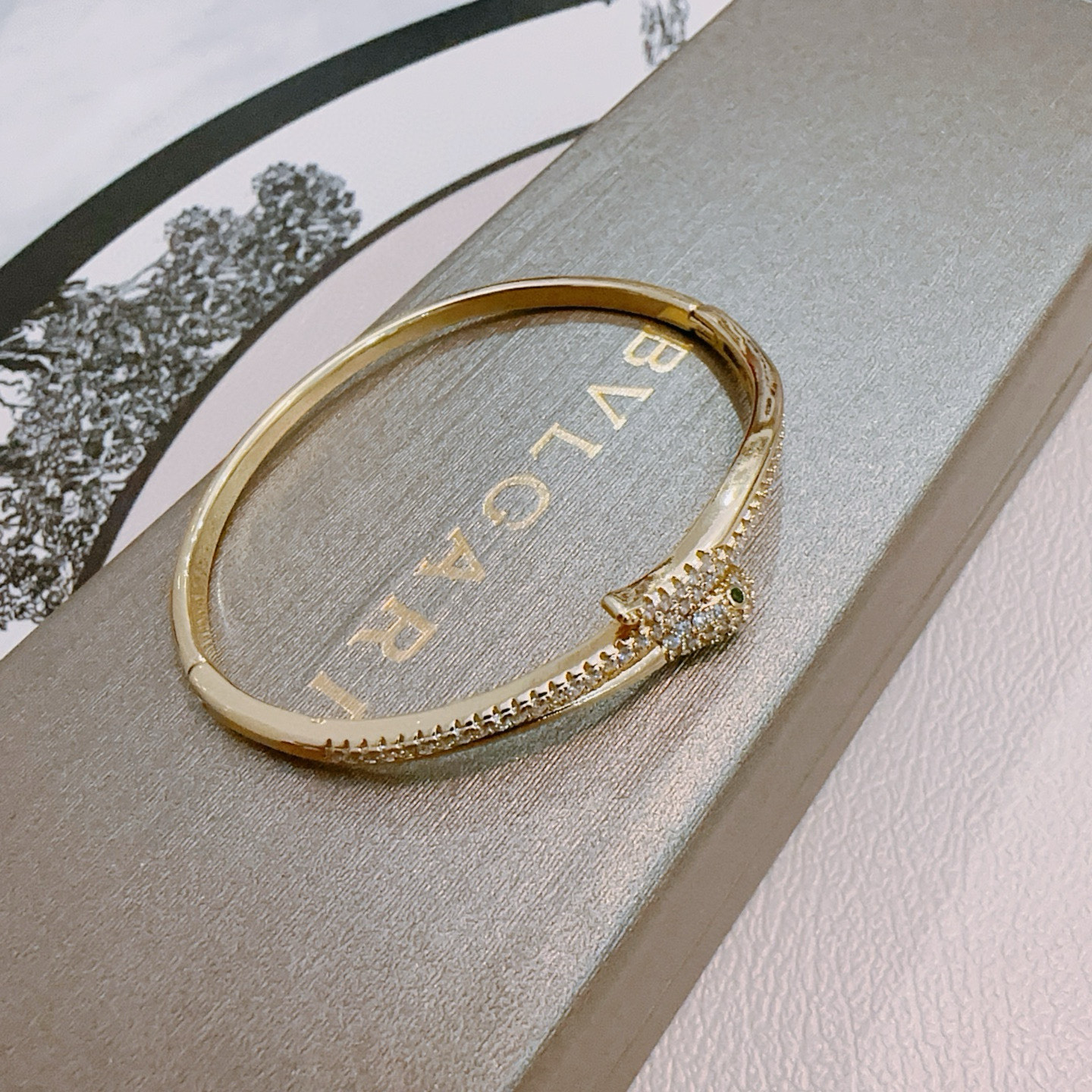 Bvlgari 宝格丽手链手镯V金材质 BVLGARI宝格丽 DIVAS‘ DREAM 系列 品相完美
