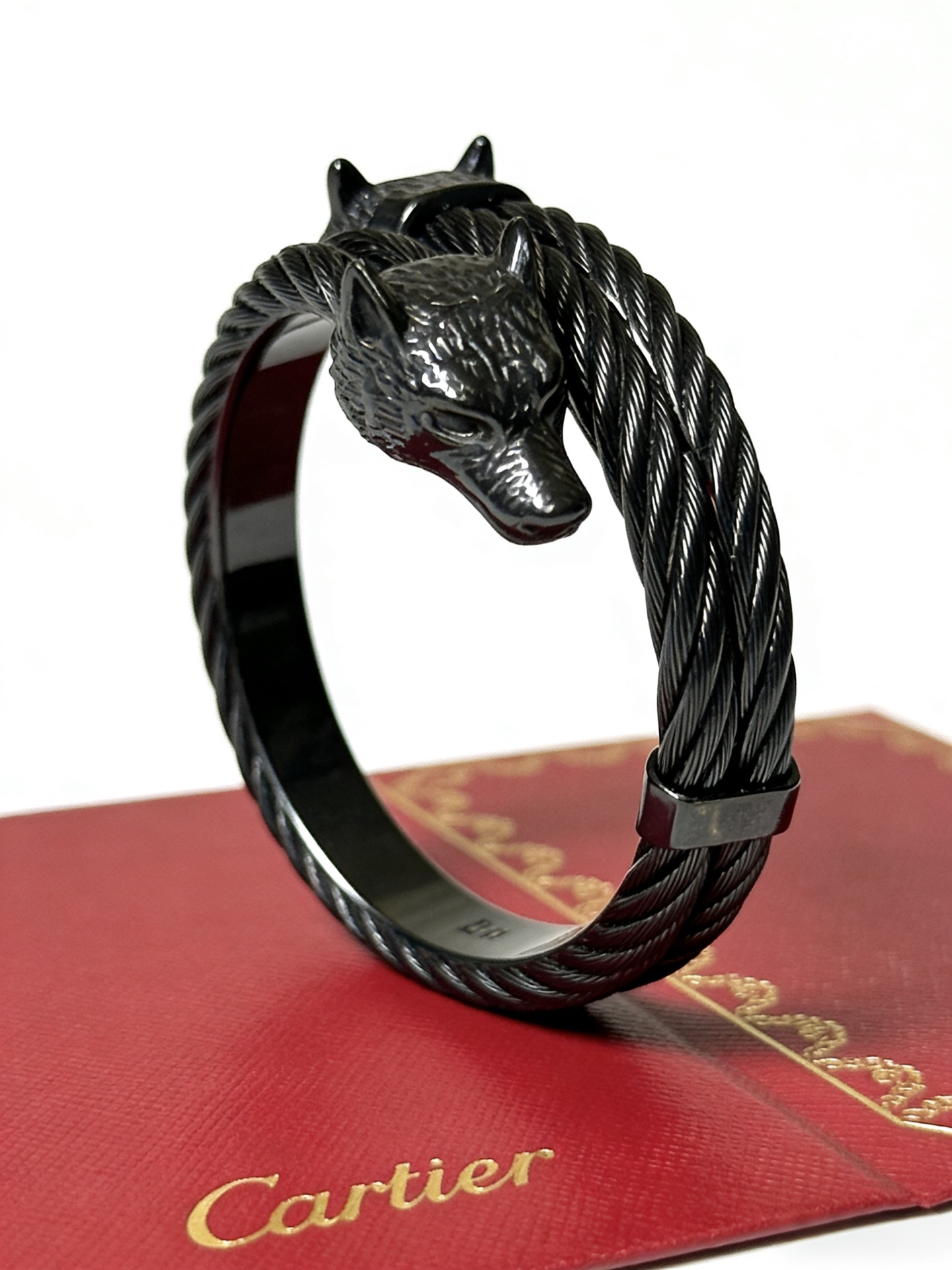 NO:705401,Cartier bracelet bracelet V gold material series, perfect appearance, unparalleled details, the unique color is completely impeccable, and decorated with a classic ring shape design, simple yet elegant and eye-catching, the V gold pure handmade combination is more elegant, elegant and moving. Same style for men and women Cartier bracelet, jewelry boutique, cartier, bracelet, bracelet19860909卡地亚手链手镯V金材质系列 品相完美,细节无敌,那种独特的色泽完全无可挑剔,再缀以经典指环外形设计,简约之余却又优雅夺目,V金纯手工的组合更显气色,上手雅致动人.男女同款 卡地亚手链,饰品精品,cartier,bracelet,bracelet,Jewelry