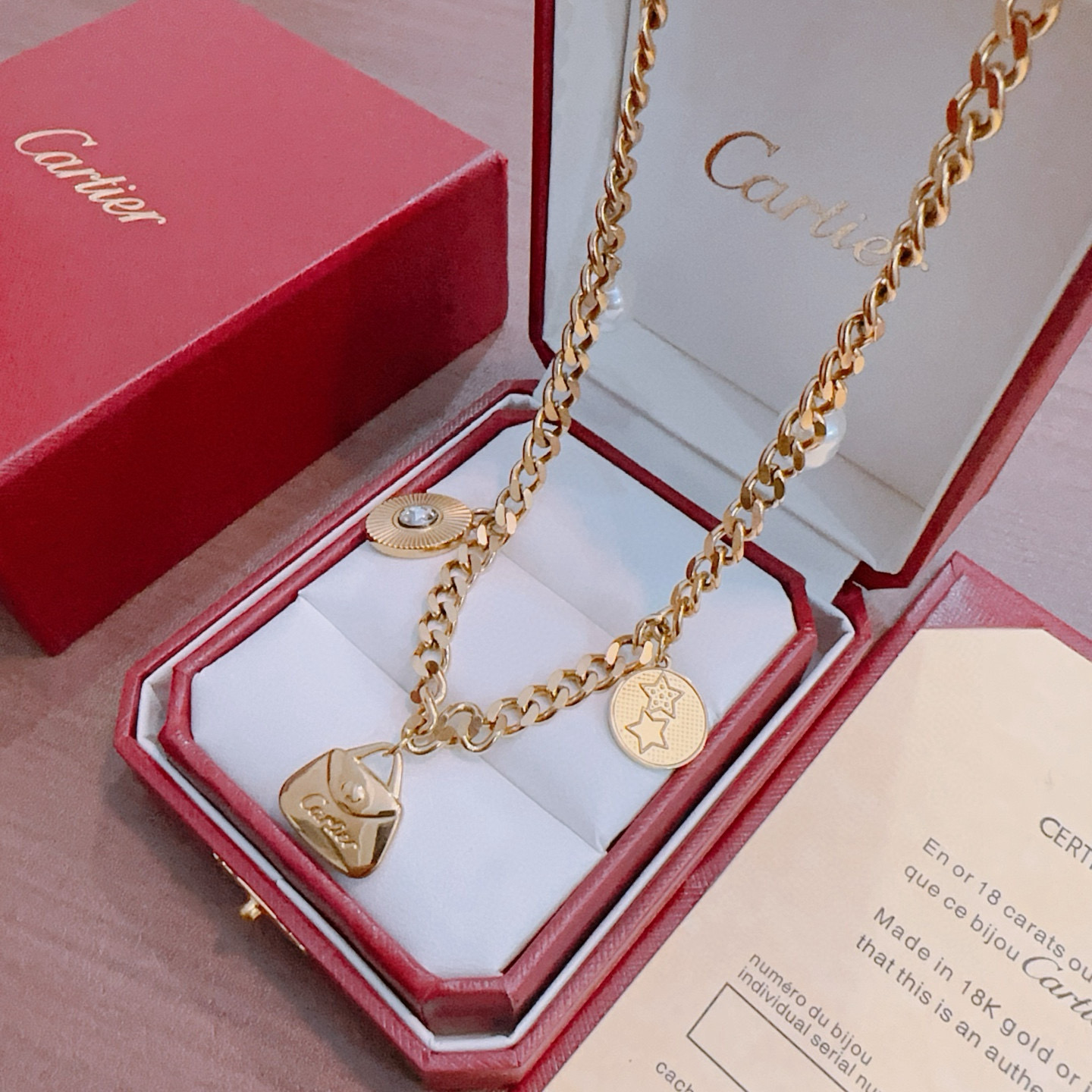 Cartier 项链 新款卡地亚套装项链耳环手链戒指（泰钢材质）系列 那种独特的色泽完全无可挑剔