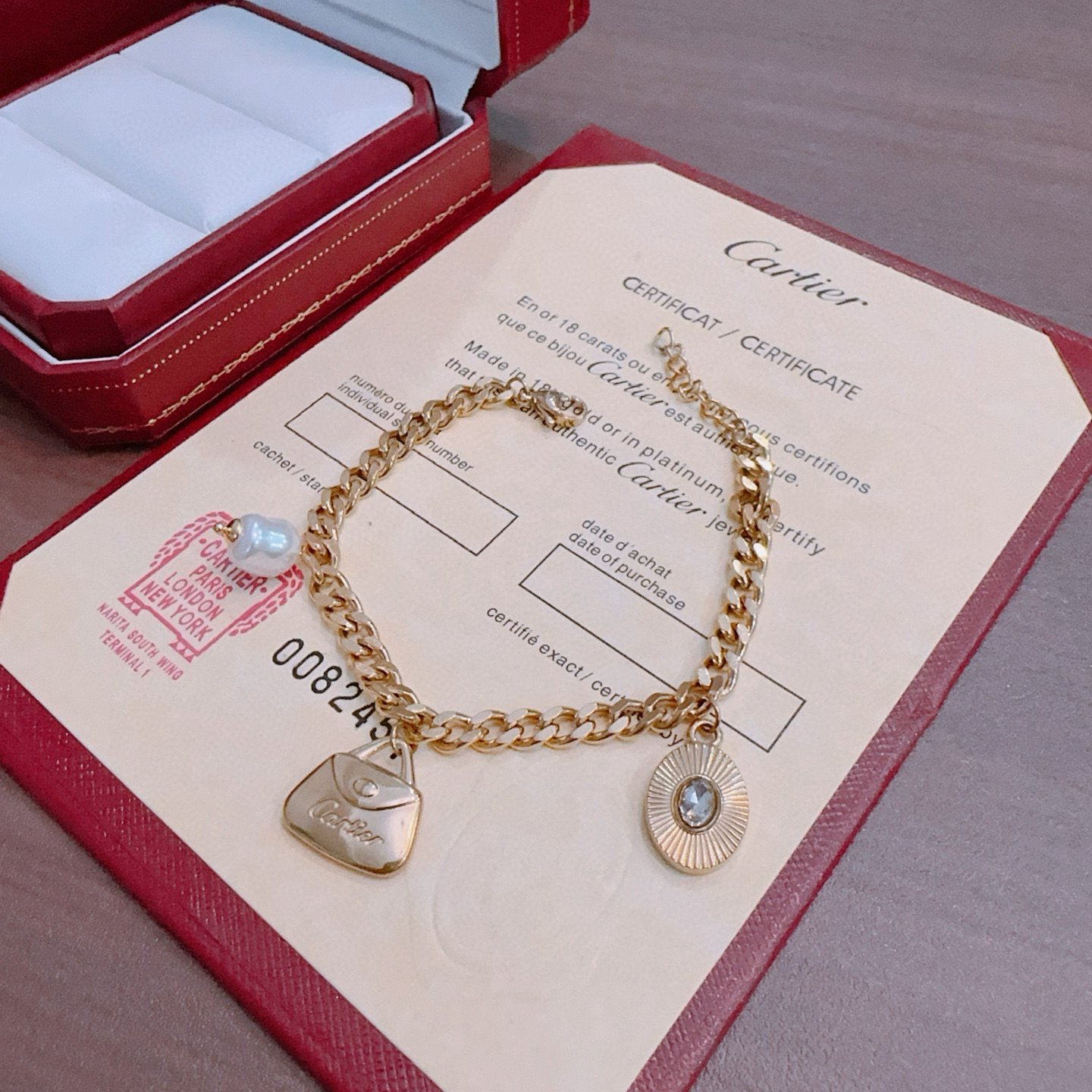 Cartier 手链新款卡地亚套装项链耳环手链戒指（泰钢材质）系列 那种独特的色泽完全无可挑剔 再缀以 指环外形设计