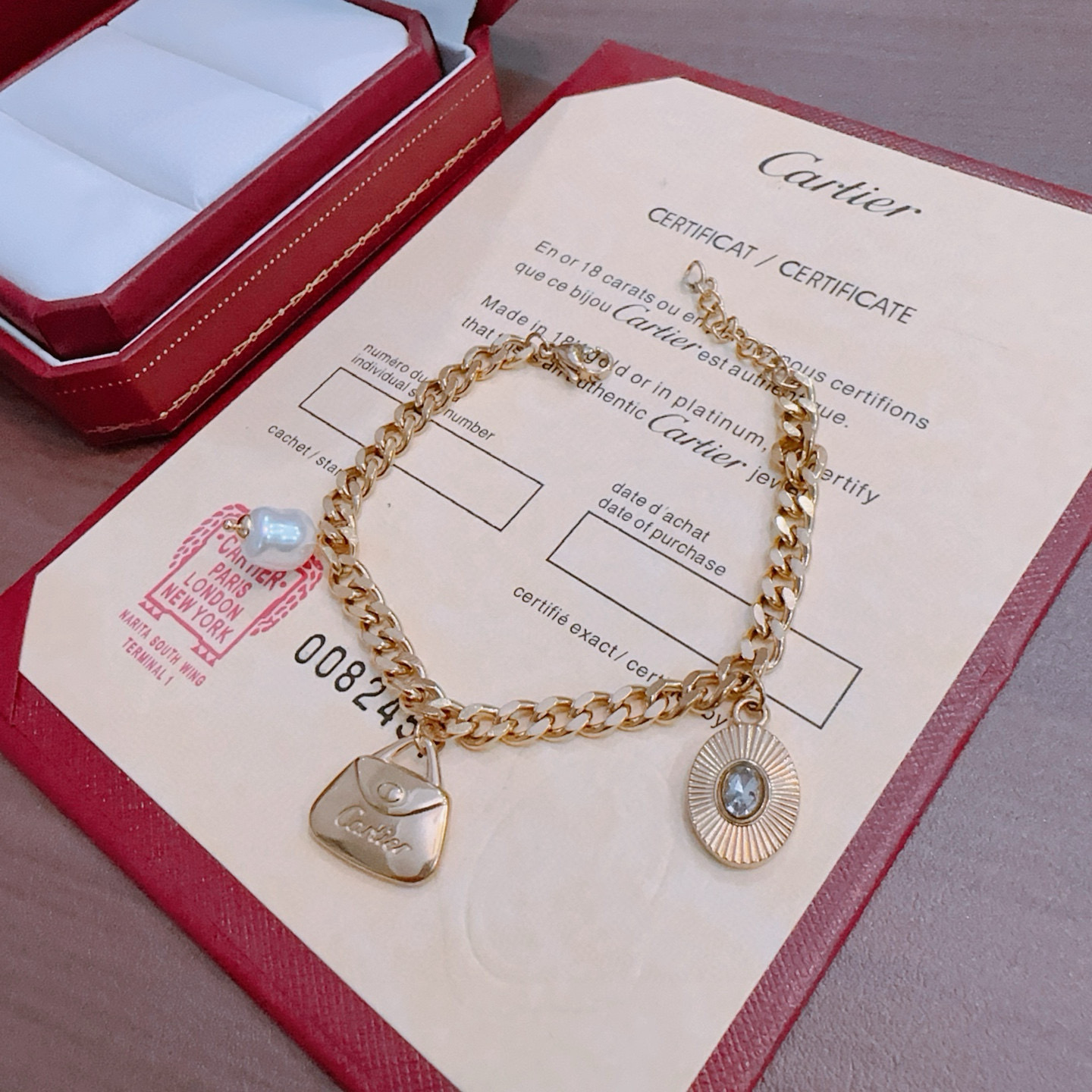 Cartier 手链新款卡地亚套装项链耳环手链戒指（泰钢材质）系列 那种独特的色泽完全无可挑剔 再缀以 指环外形设计