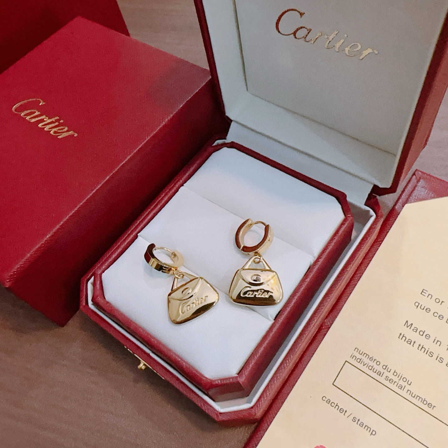 Cartier 耳环新款卡地亚套装项链耳环手链戒指（泰钢材质）系列 那种独特的色泽完全无可挑剔 再缀以 指环外形设计