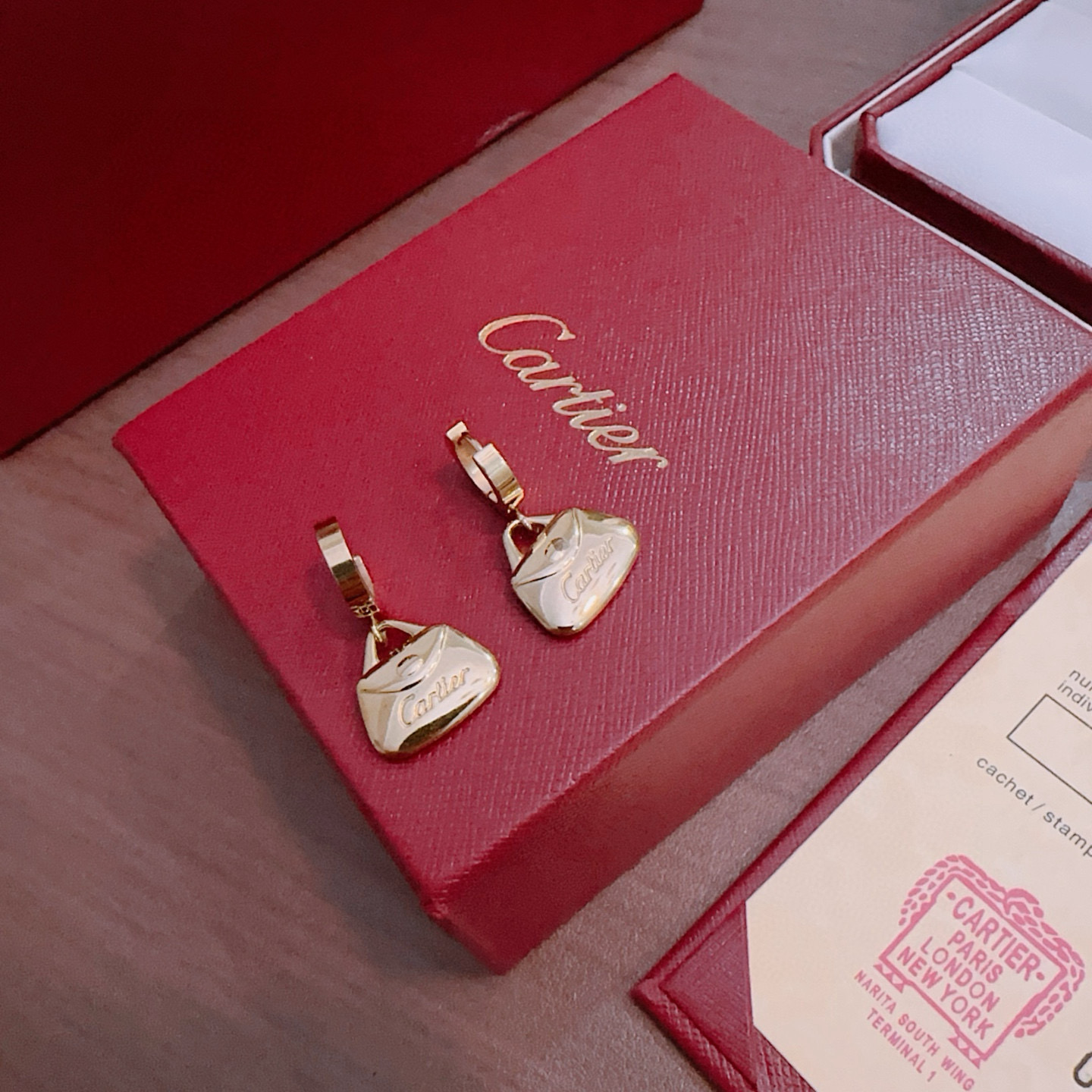 Cartier 耳环新款卡地亚套装项链耳环手链戒指（泰钢材质）系列 那种独特的色泽完全无可挑剔 再缀以 指环外形设计