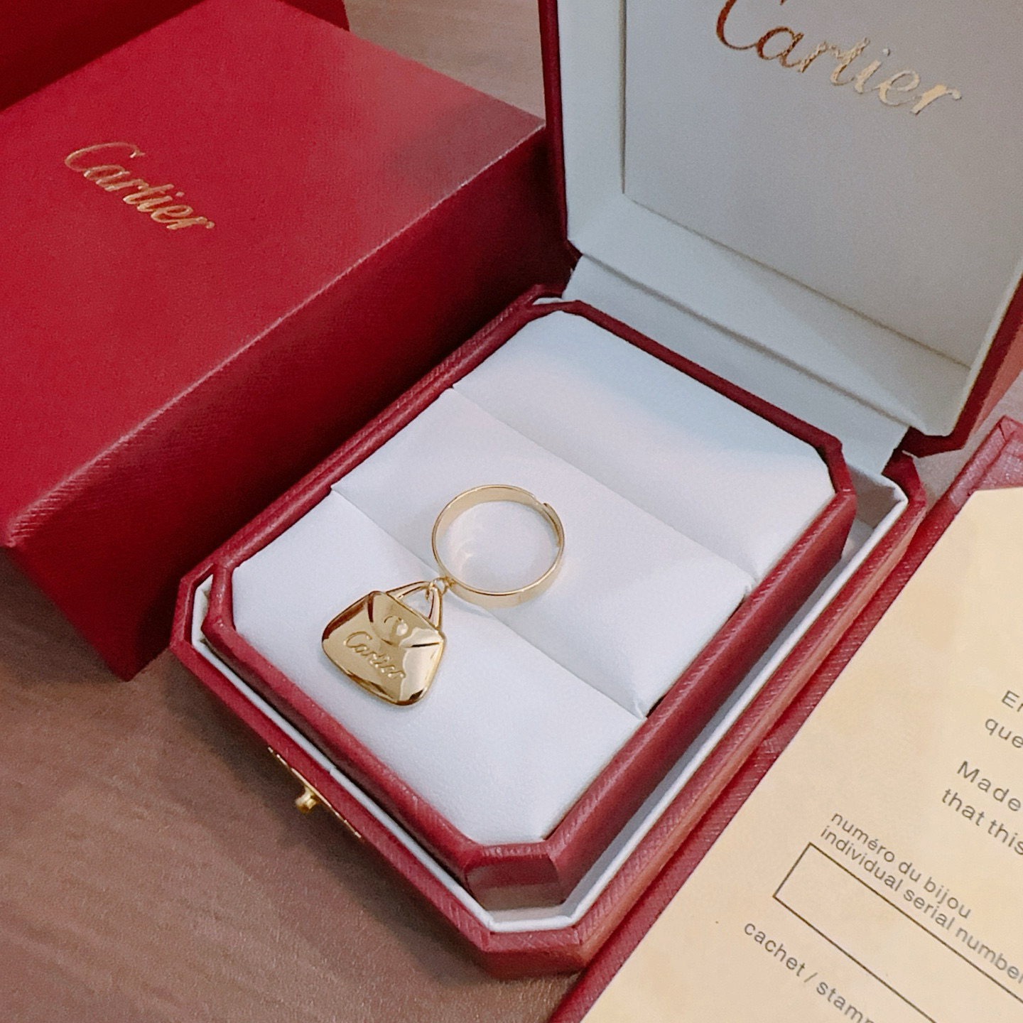 Cartier 戒指新款卡地亚套装项链耳环手链戒指（泰钢材质）系列 那种独特的色泽完全无可挑剔 再缀以 指环外形设计