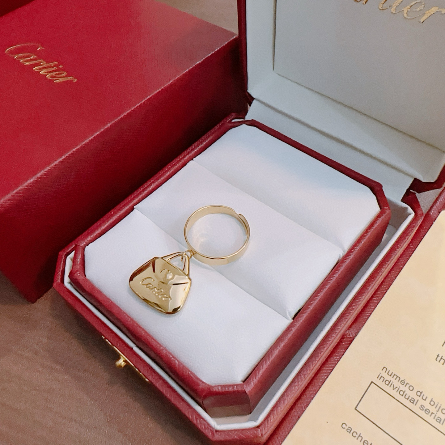 Cartier 戒指新款卡地亚套装项链耳环手链戒指（泰钢材质）系列 那种独特的色泽完全无可挑剔 再缀以 指环外形设计