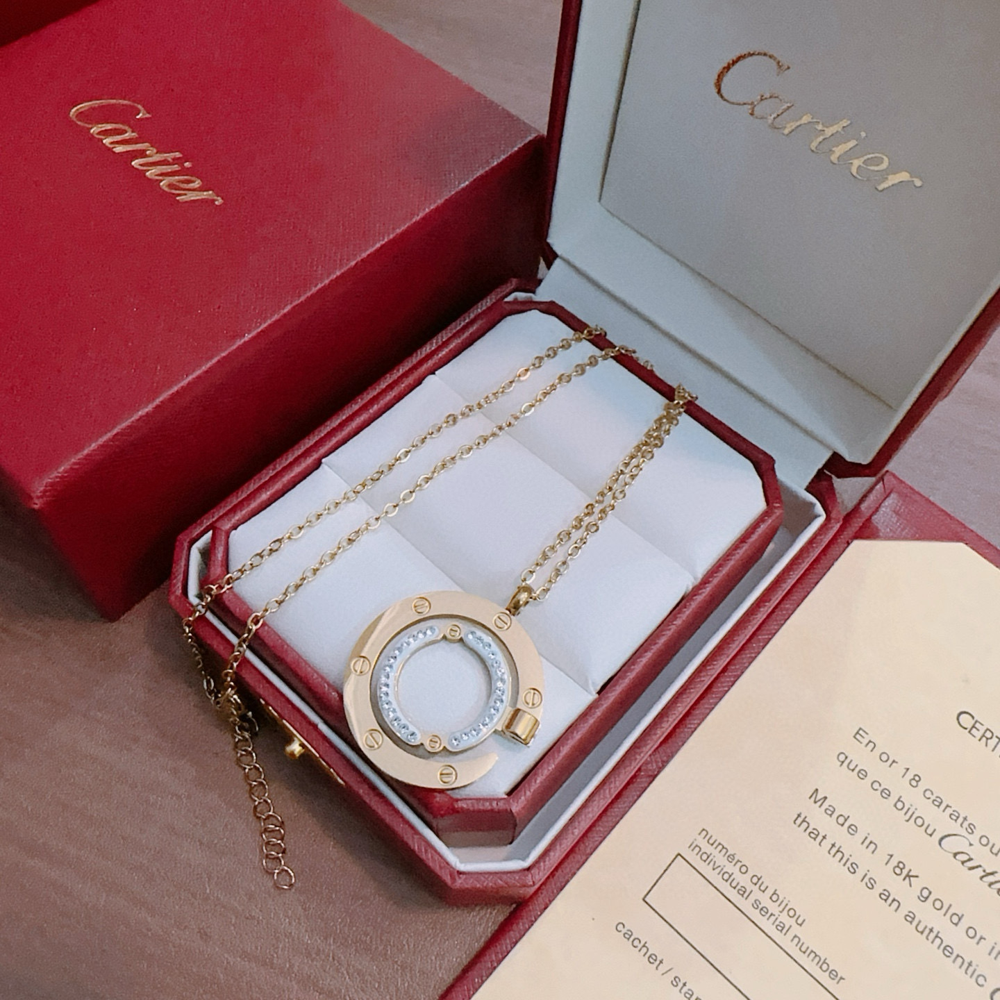 Cartier 项链 新款卡地亚套装项链耳环手链戒指（泰钢材质）系列 那种独特的色泽完全无可挑剔