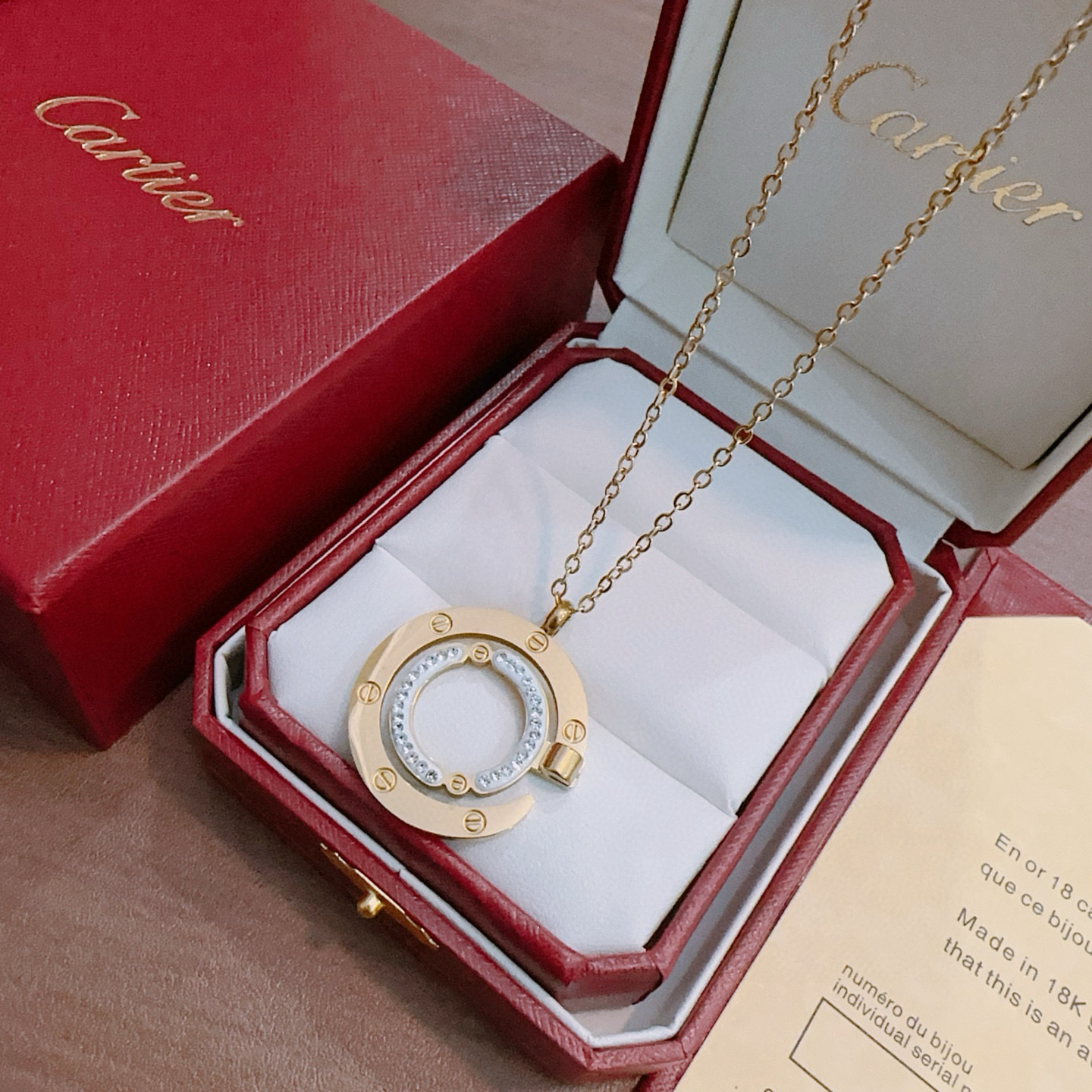 Cartier 项链 新款卡地亚套装项链耳环手链戒指（泰钢材质）系列 那种独特的色泽完全无可挑剔