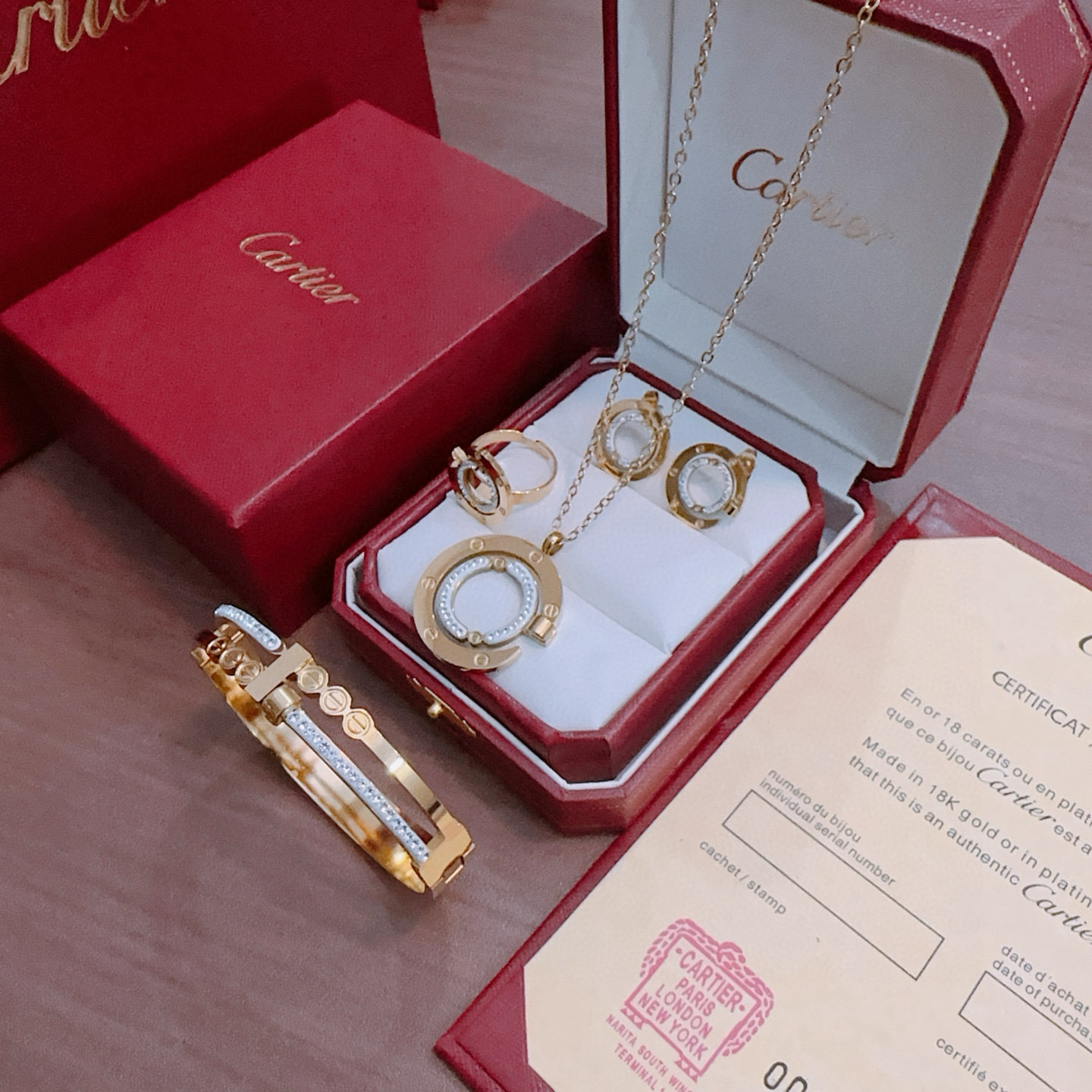 Cartier 手镯 新款卡地亚套装项链耳环手链戒指（泰钢材质）系列 那种独特的色泽完全无可挑剔