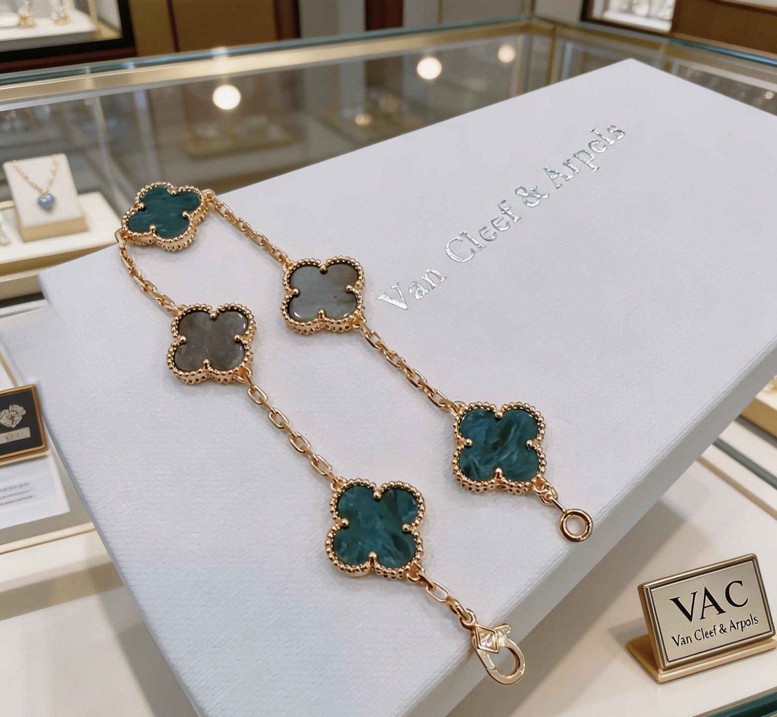Van Cleef Arpels Alhambra bracelet Yellow gold metal with teal blue agate and gray mother-of-pearl clover motifs 19cm