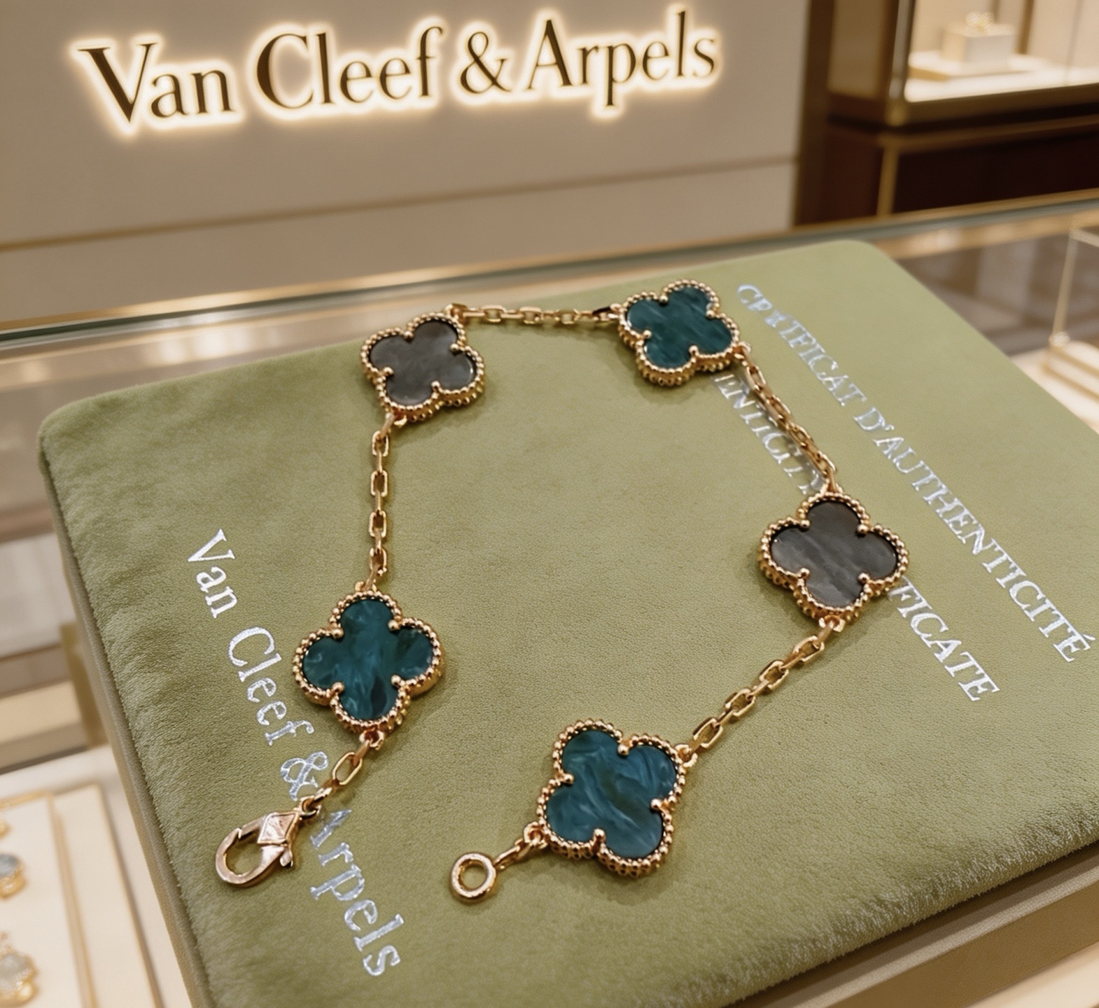 Van Cleef Arpels Alhambra bracelet Yellow gold metal with teal blue agate and gray mother-of-pearl clover motifs 19cm