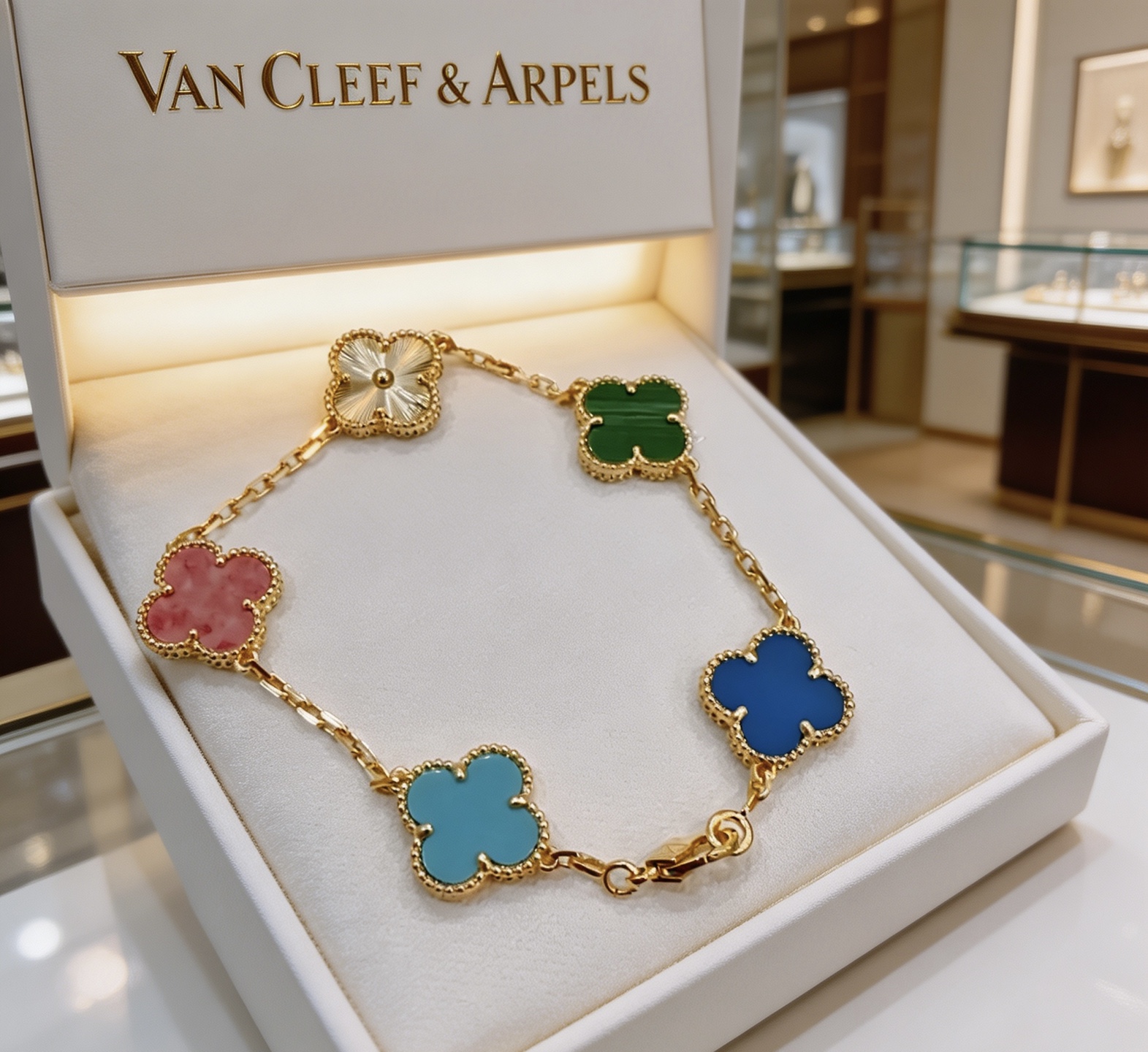 Van Cleef Arpels Pulsera Alhambra Metal oro amarillo con motivos de tréboles multicolores guilloché blanco verde malaquita rodonita rosa ágata azul azul claro turquesa 18cm