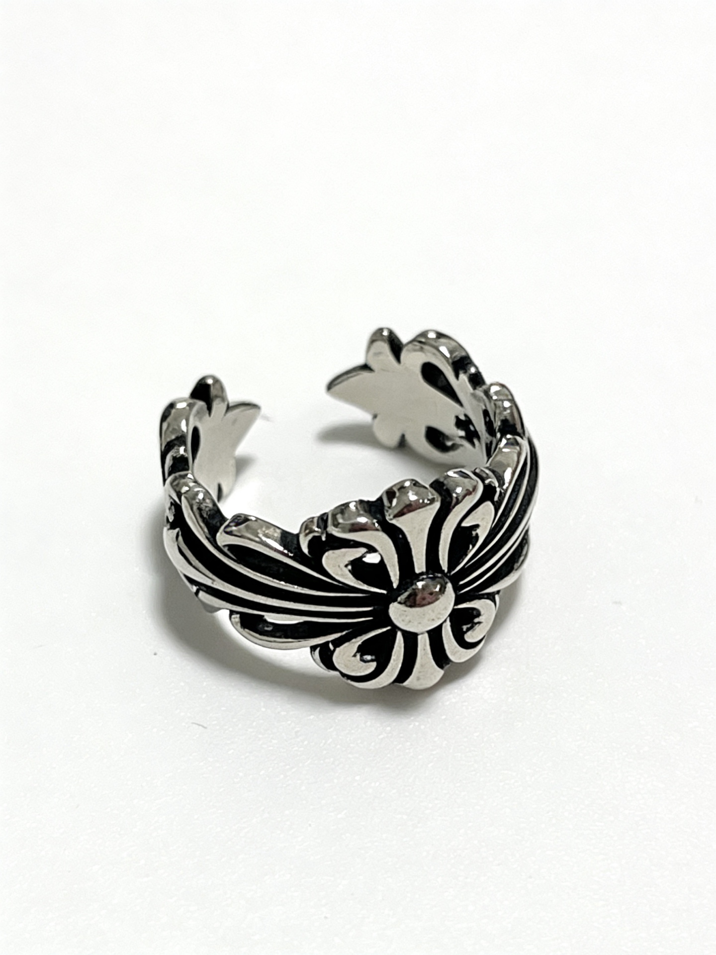 NO:879512,Chrome Hearts Chrome Hearts new classic three-dimensional multi-cross silver ring, high version, same style for men and women, full of personality, adjustable size opening, fine jewelry, chrome hearts, chrome hearts, ring19860909Chrome Hearts 克罗心新款 经典立体多十字架银戒指 高版本打造 男女同款 个性十足 码数开口可调节,饰品精品,chrome hearts,chrome hearts,ring,Jewelry