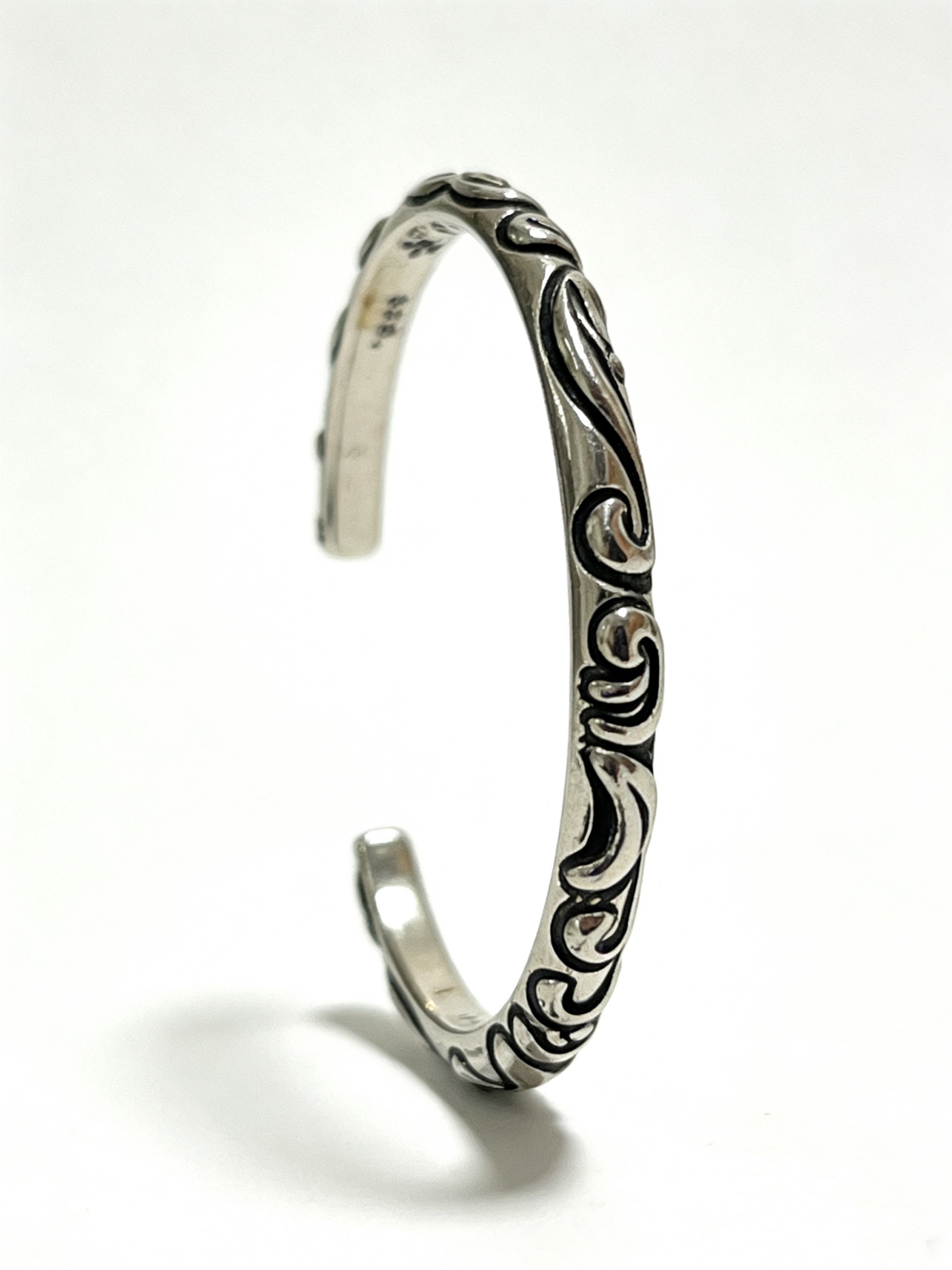 NO:879514,Chrome Hearts Chrome Hearts new classic three-dimensional multi-cross silver bracelet, high version, same style for men and women, full of personality, one size fits all, adjustable, jewelry boutique, chrome hearts, chrome hearts, bracelet19860909Chrome Hearts 克罗心新款 经典立体多十字架银手镯 高版本打造 男女同款 个性十足 均码可调节,饰品精品,chrome hearts,chrome hearts,bracelet,Jewelry