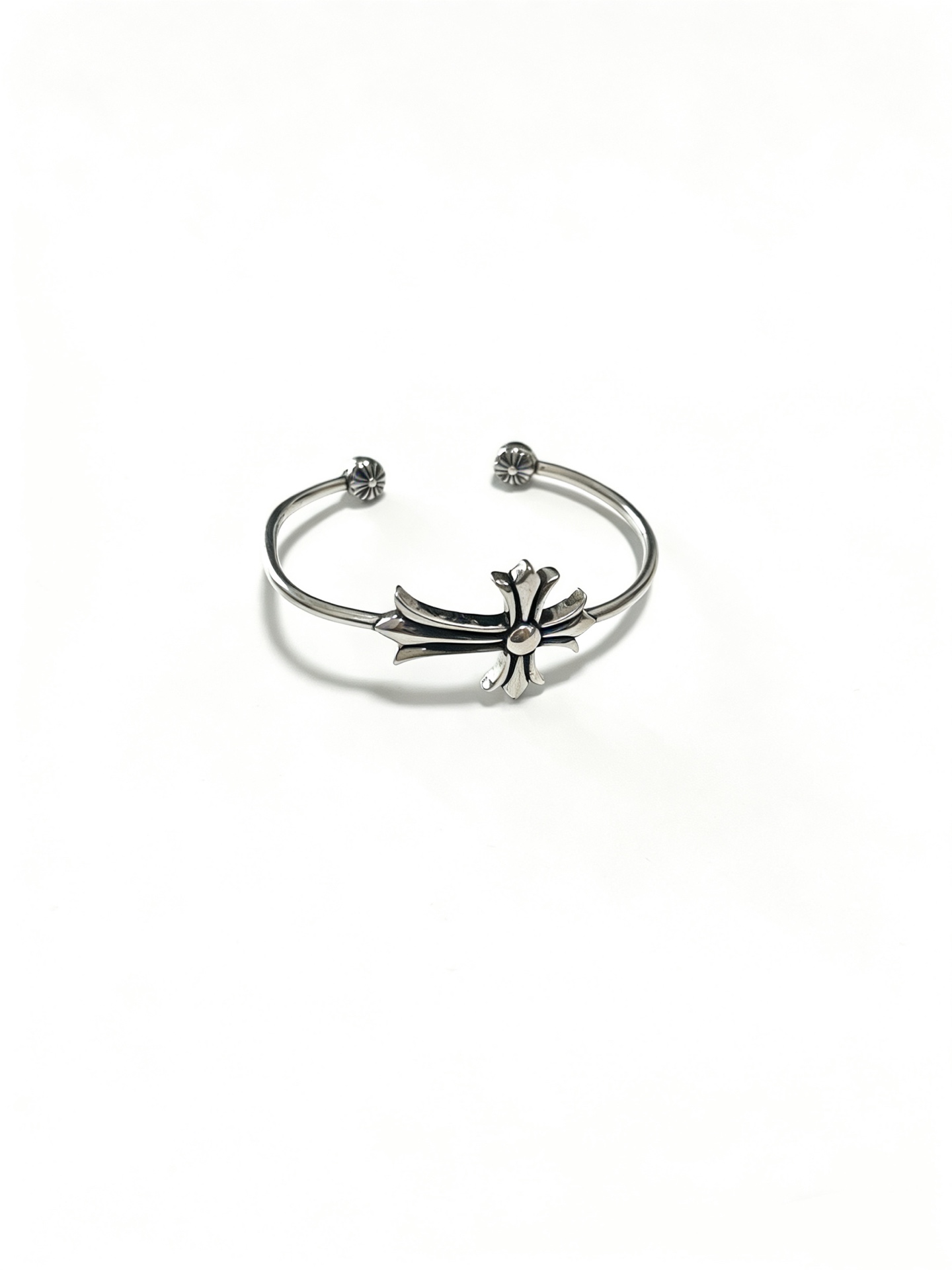 NO:879518,Chrome Hearts Chrome Hearts new classic three-dimensional multi-cross silver bracelet, high version, same style for men and women, full of personality, one size fits all, adjustable, jewelry boutique, chrome hearts, chrome hearts, bracelet19860909Chrome Hearts 克罗心新款 经典立体多十字架银手镯 高版本打造 男女同款 个性十足 均码可调节,饰品精品,chrome hearts,chrome hearts,bracelet,Jewelry