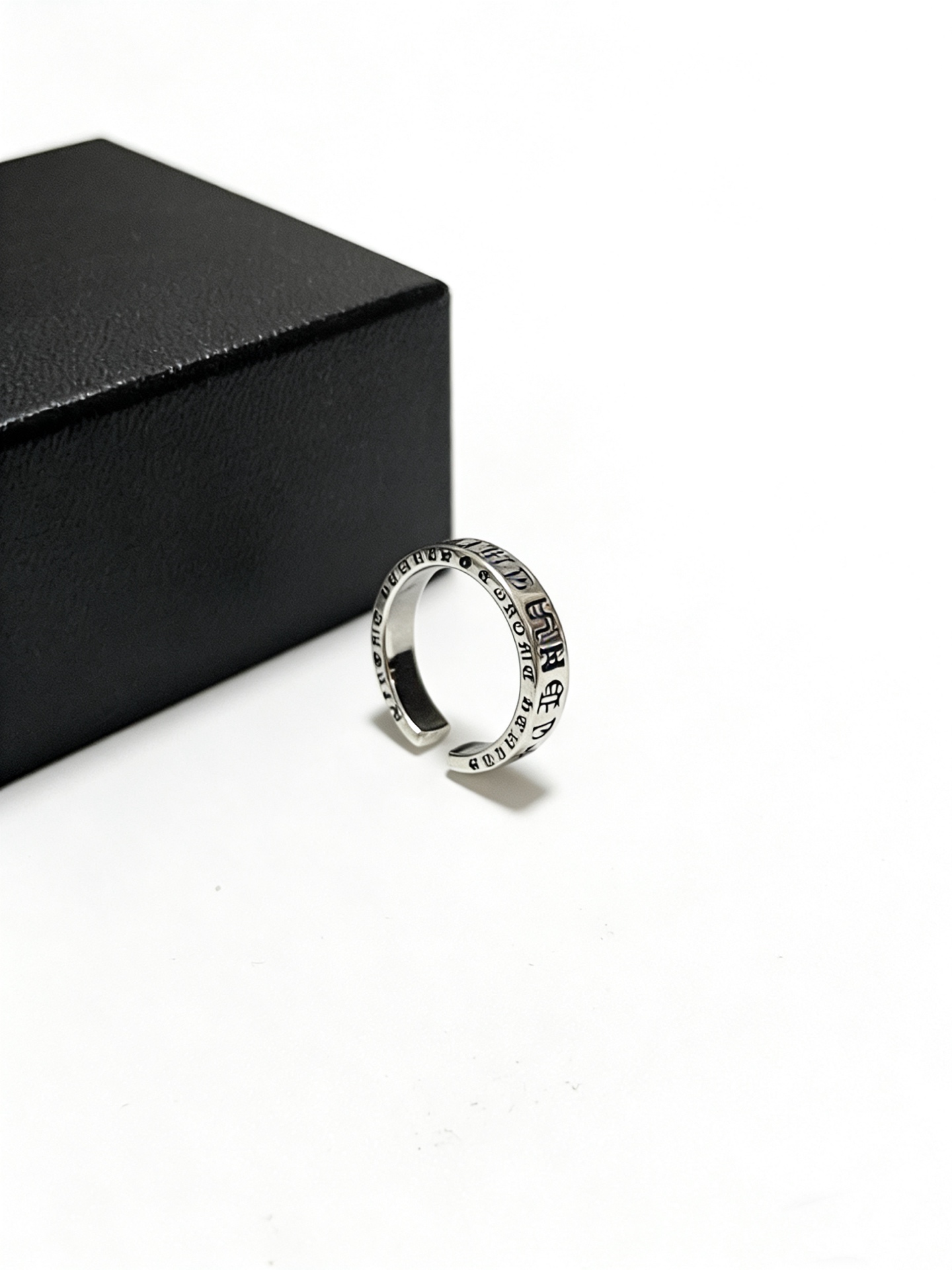 NO:879520,Chrome Hearts Chrome Hearts new classic three-dimensional multi-cross silver ring, high version, same style for men and women, full of personality, code number 67891011, jewelry boutique, chrome hearts, chrome hearts, ring19860909Chrome Hearts 克罗心新款 经典立体多十字架银戒指 高版本打造 男女同款 个性十足 码数67891011,饰品精品,chrome hearts,chrome hearts,ring,Jewelry