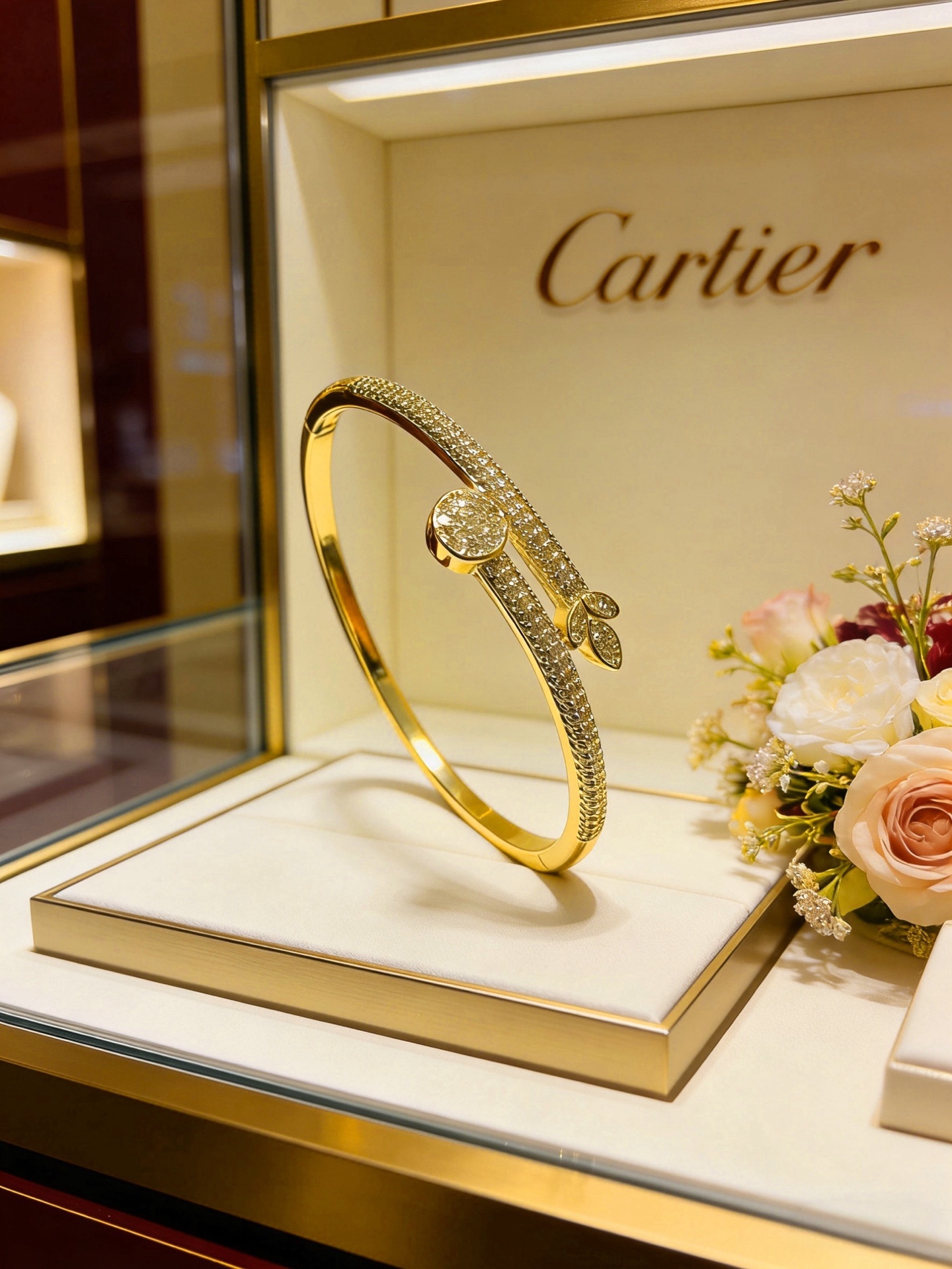 NO:763123,Cartier bracelet bracelet V gold material series, perfect appearance, unparalleled details, the unique color is completely impeccable, and decorated with a classic ring shape design, simple yet elegant and eye-catching, the V gold pure handmade combination is more elegant, elegant and moving. Same style for men and women Cartier bracelet, jewelry boutique, cartier, bracelet, bracelet19860909卡地亚手链手镯V金材质系列 品相完美,细节无敌,那种独特的色泽完全无可挑剔,再缀以经典指环外形设计,简约之余却又优雅夺目,V金纯手工的组合更显气色,上手雅致动人.男女同款 卡地亚手链,饰品精品,cartier,bracelet,bracelet,Jewelry
