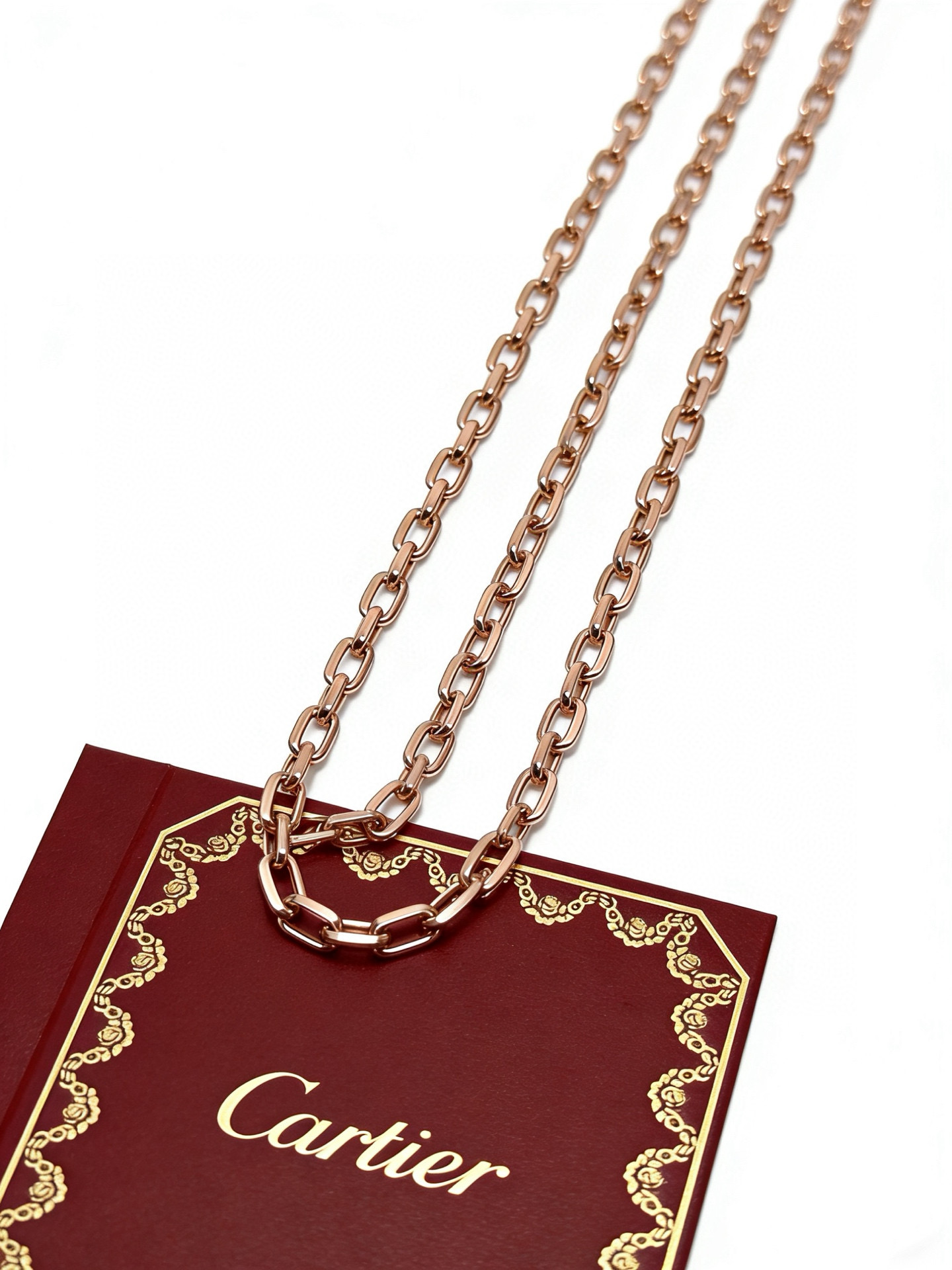 Cartier 卡地亚项链V金材质系列 品相完美 细节无敌 那种独特的色泽完全无可挑剔 再缀以 指环外形设计