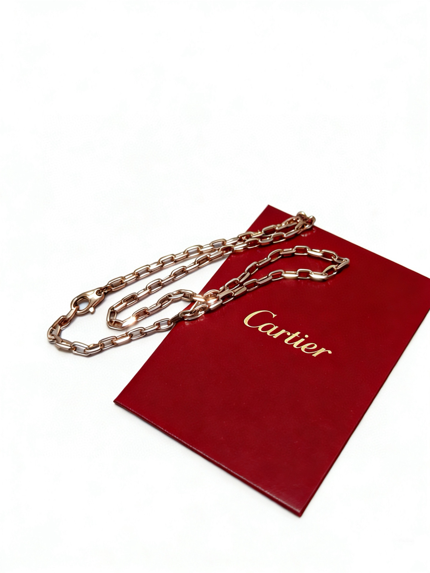 Cartier 卡地亚项链V金材质系列 品相完美 细节无敌 那种独特的色泽完全无可挑剔 再缀以 指环外形设计