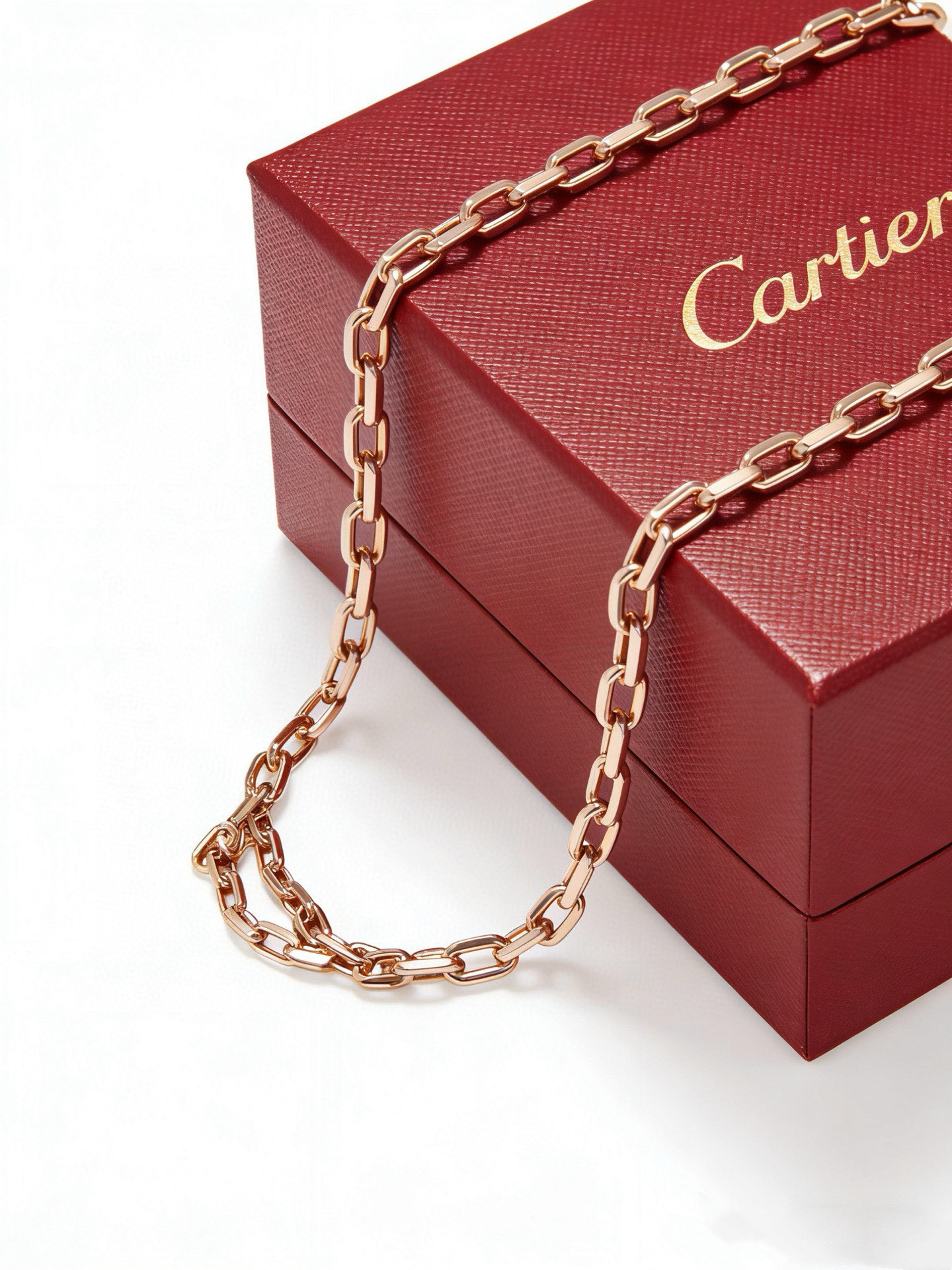 Cartier 卡地亚项链V金材质系列 品相完美 细节无敌 那种独特的色泽完全无可挑剔 再缀以 指环外形设计