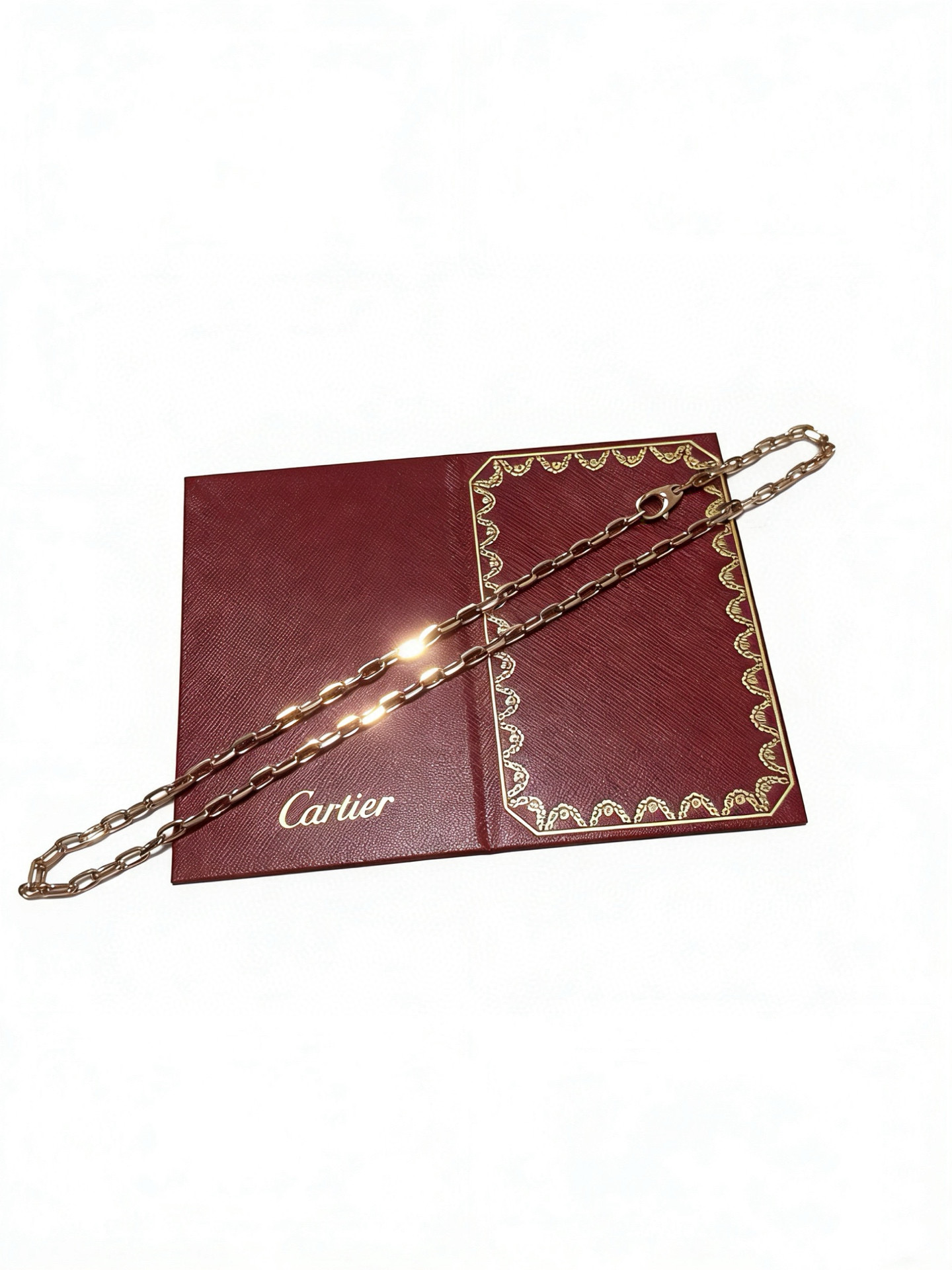 Cartier 卡地亚项链V金材质系列 品相完美 细节无敌 那种独特的色泽完全无可挑剔 再缀以 指环外形设计