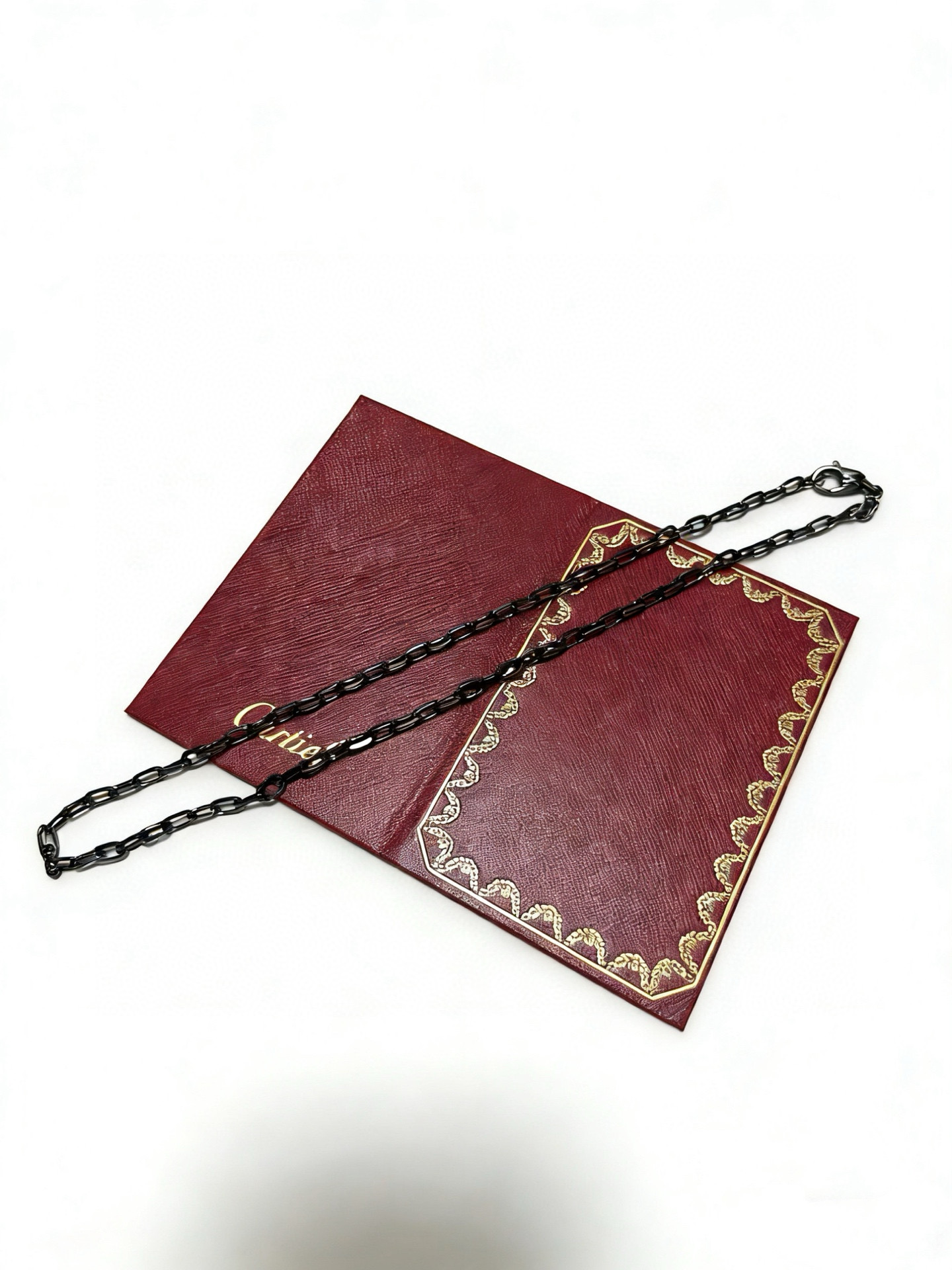 NO:763129,Cartier Necklace V gold material series has perfect appearance, unparalleled details, the unique color is completely impeccable, and is decorated with a classic ring shape design, which is simple yet elegant and eye-catching. The V gold pure handmade combination is more elegant and elegant. The same style for men and women, fine jewelry, cartier, necklace19860909卡地亚项链V金材质系列 品相完美,细节无敌,那种独特的色泽完全无可挑剔,再缀以经典指环外形设计,简约之余却又优雅夺目,V金纯手工的组合更显气色,上手雅致动人.男女同款,饰品精品,cartier,necklace,Jewelry