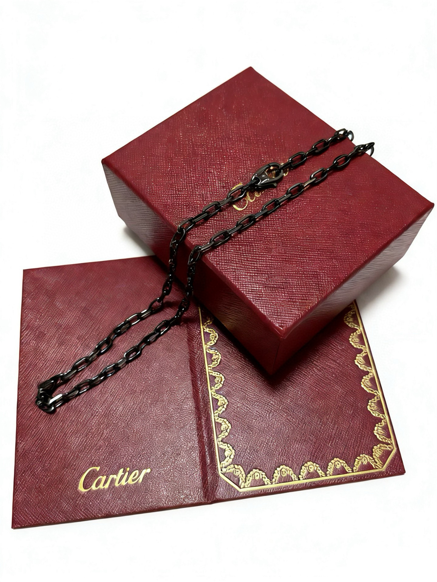 Cartier 卡地亚项链V金材质系列 品相完美 细节无敌 那种独特的色泽完全无可挑剔 再缀以 指环外形设计